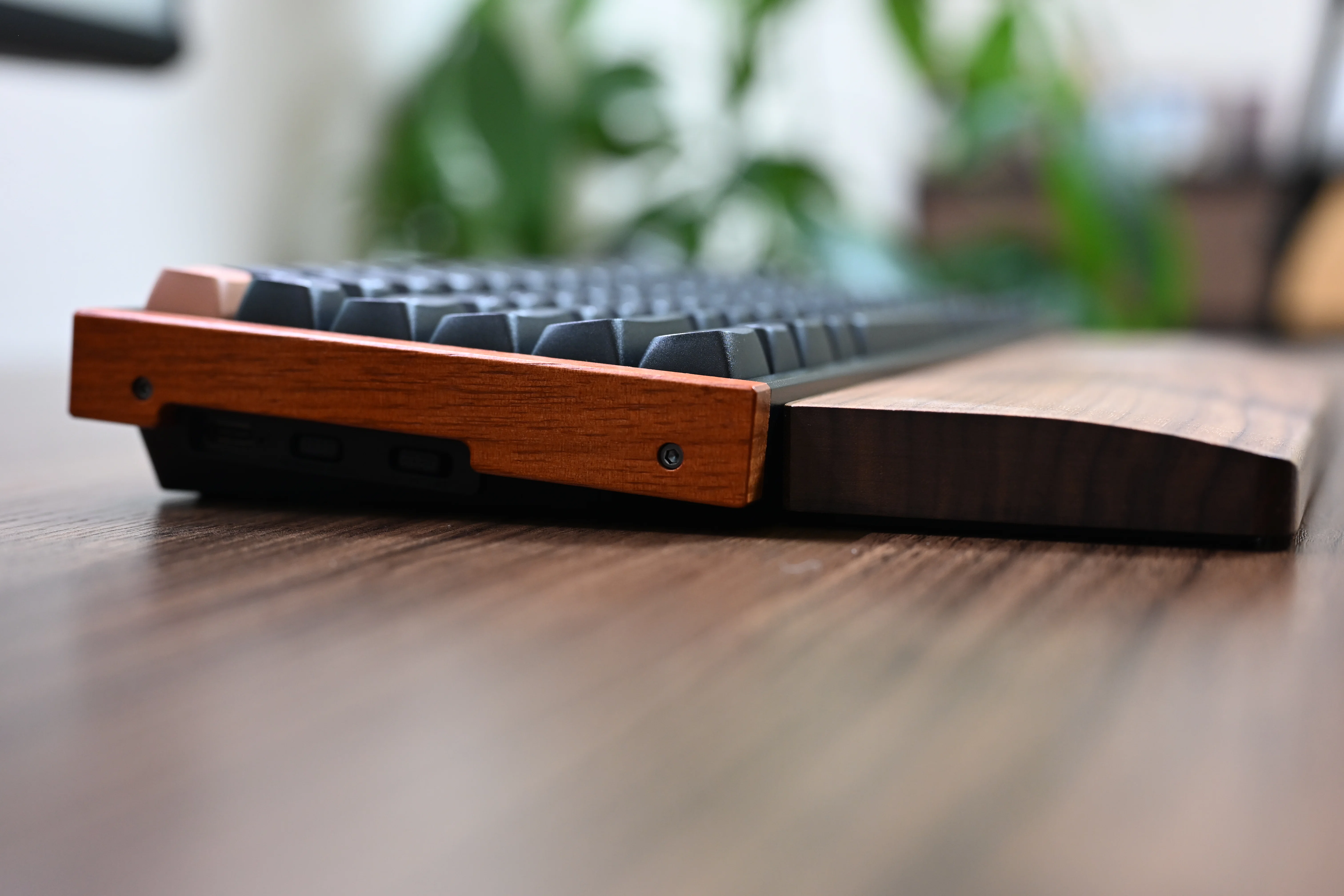レビュー】Keychron K2 HEはタイピングに最適？Mac対応・天然木の磁気