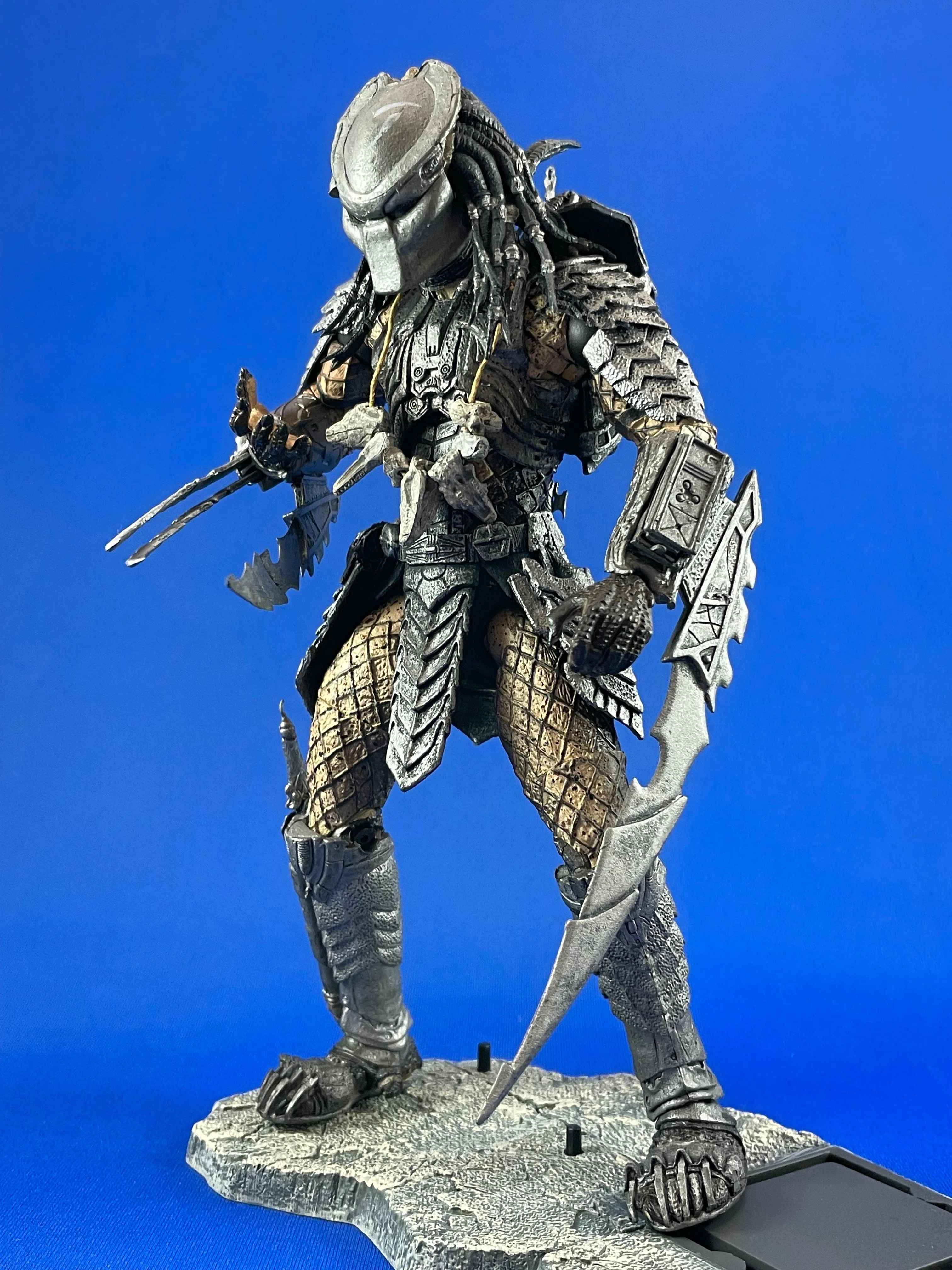 NECAだけじゃない！7インチのプレデター】McFarlane Toys AVP 
