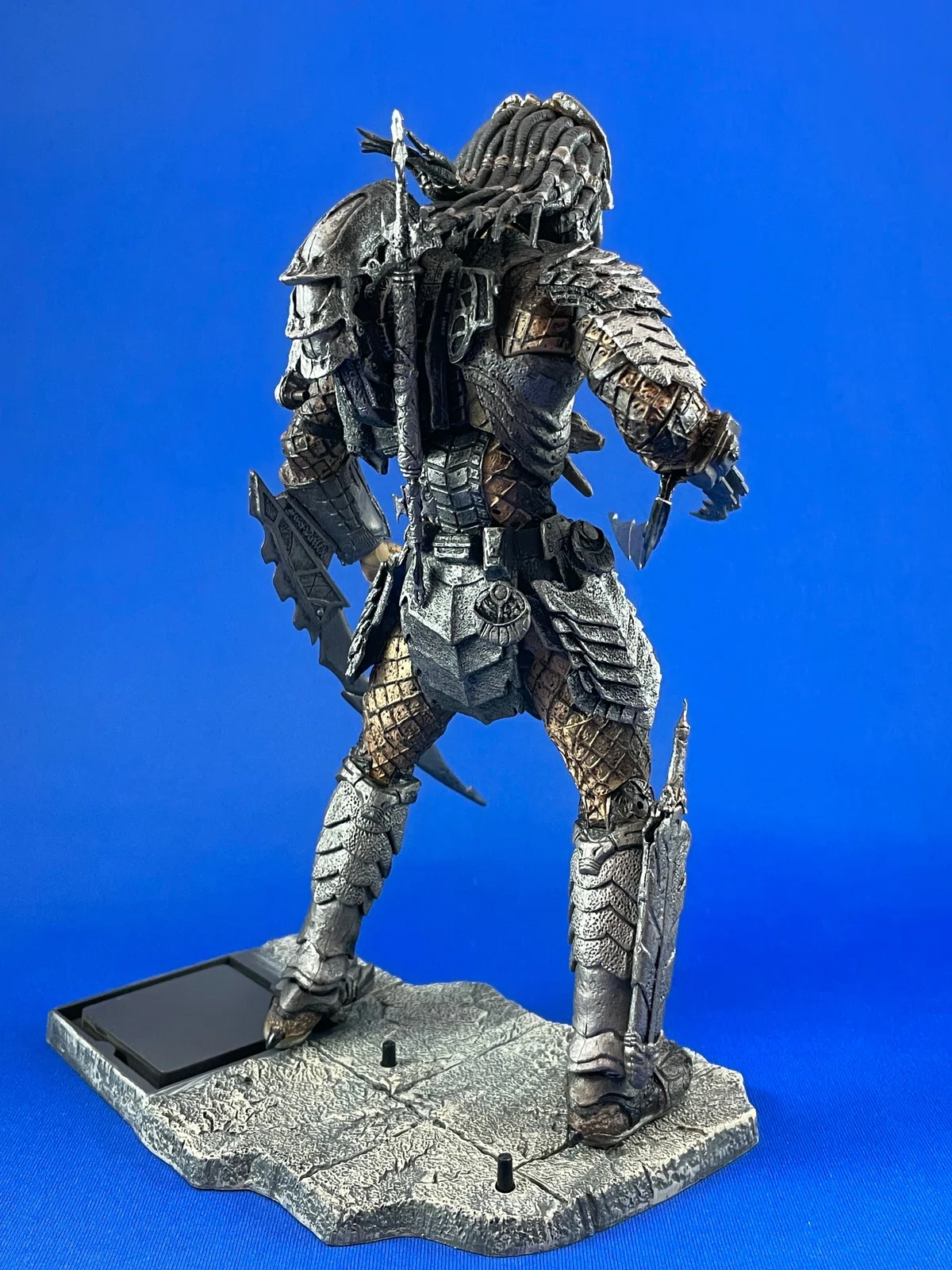 NECAだけじゃない！7インチのプレデター】McFarlane Toys AVP 