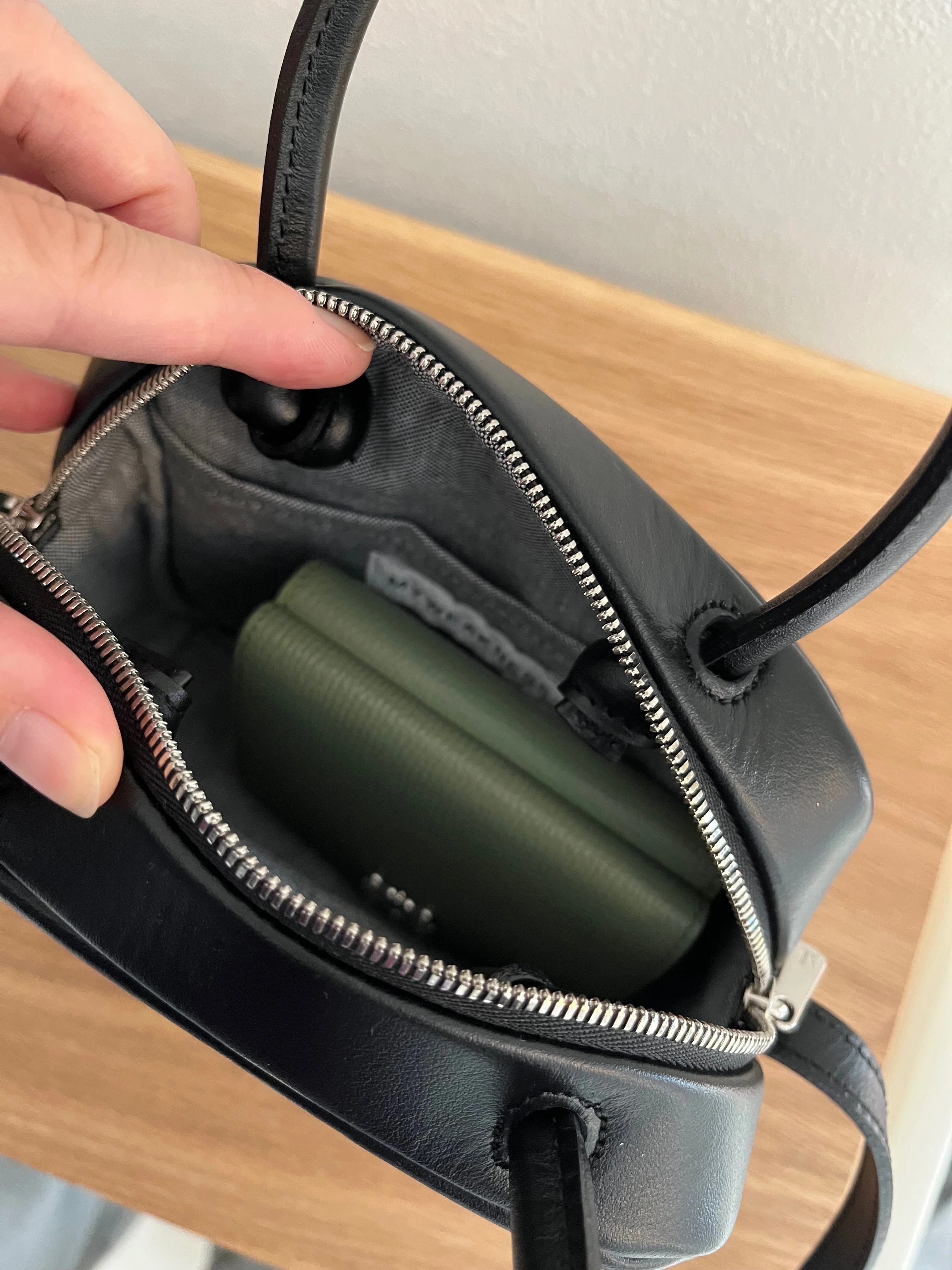 【新品未使用】MYWEAKNESS スカラバッグ　黒 MYWEAKNESS スカラバッグ ブラック - メルカリ