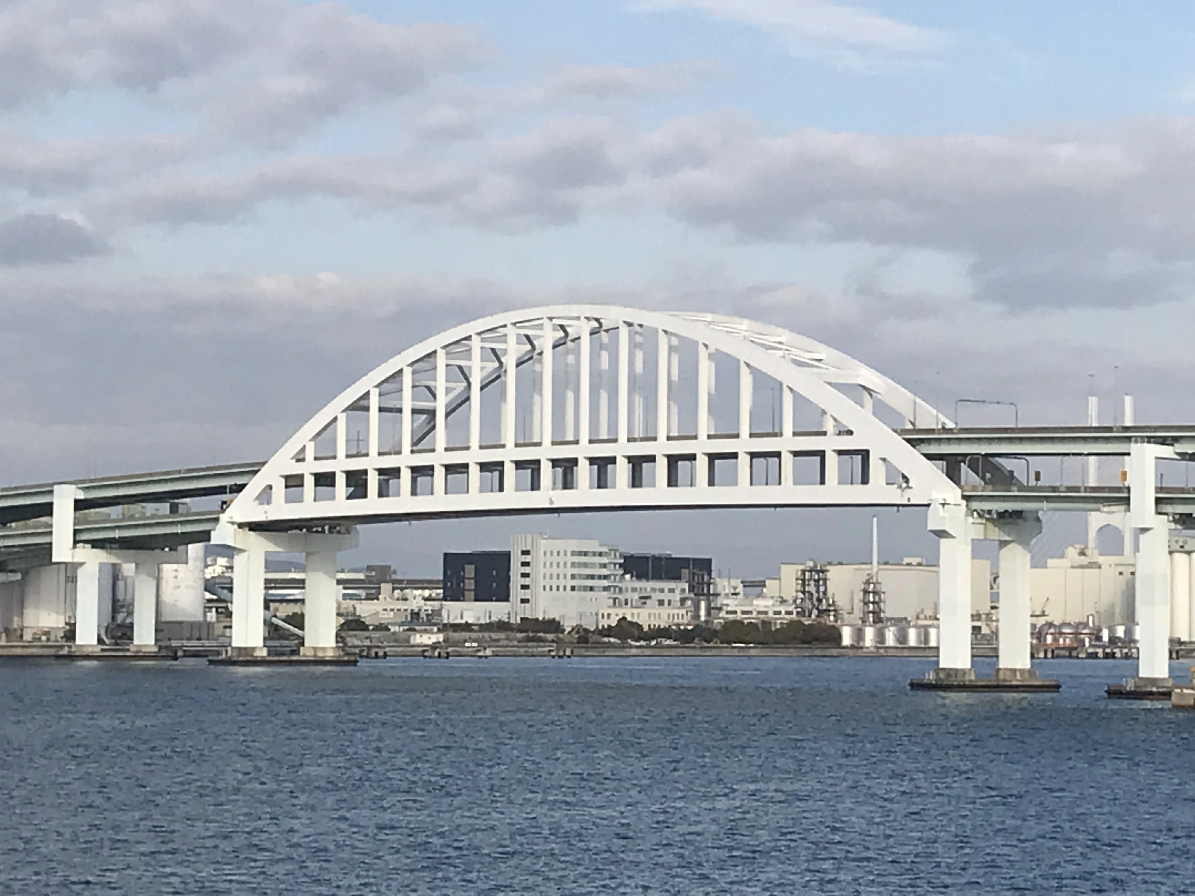 兵庫の橋＃4】天空に架かる白亜のアーチが美しい！ ～六甲アイランド