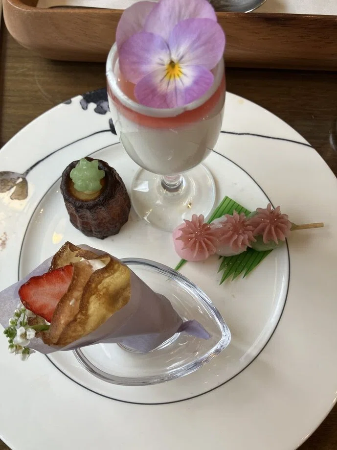 セレスティンホテルのアフタヌーンティーは、大好きな桜がたくさん