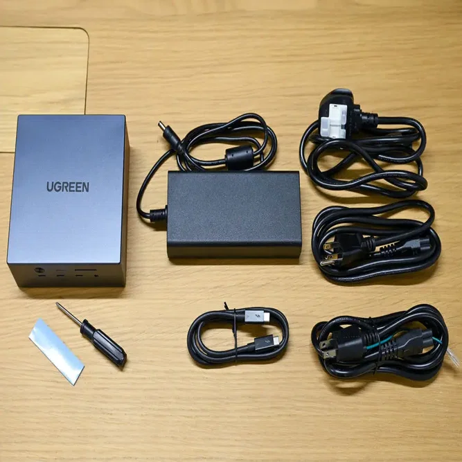 UGREEN Maxidok 17-in-1 Thunderbolt5 ドッキングステーションを