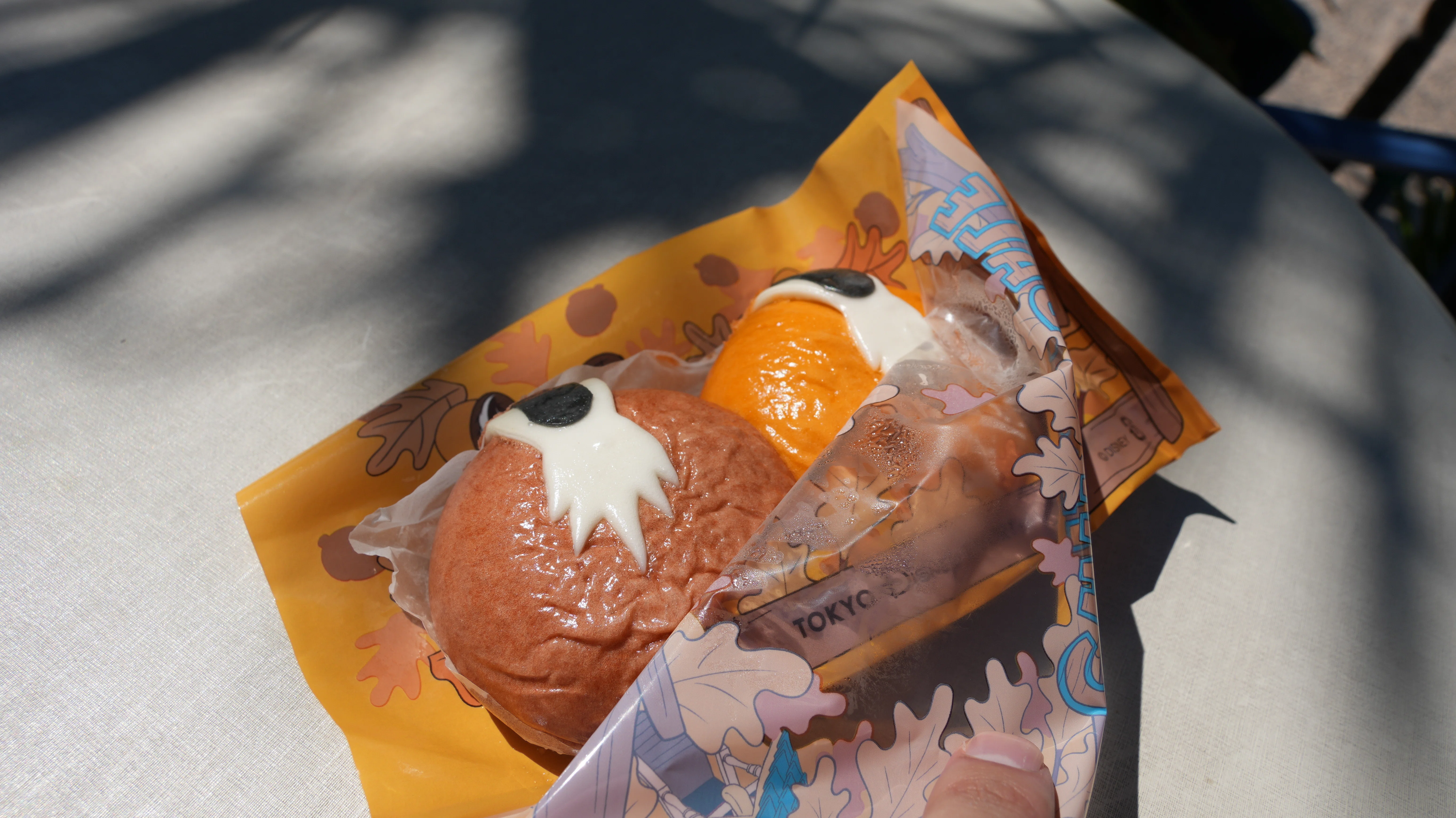 ディズニー食レポ】トニカクカワイイ！チップとデールまん(トマト