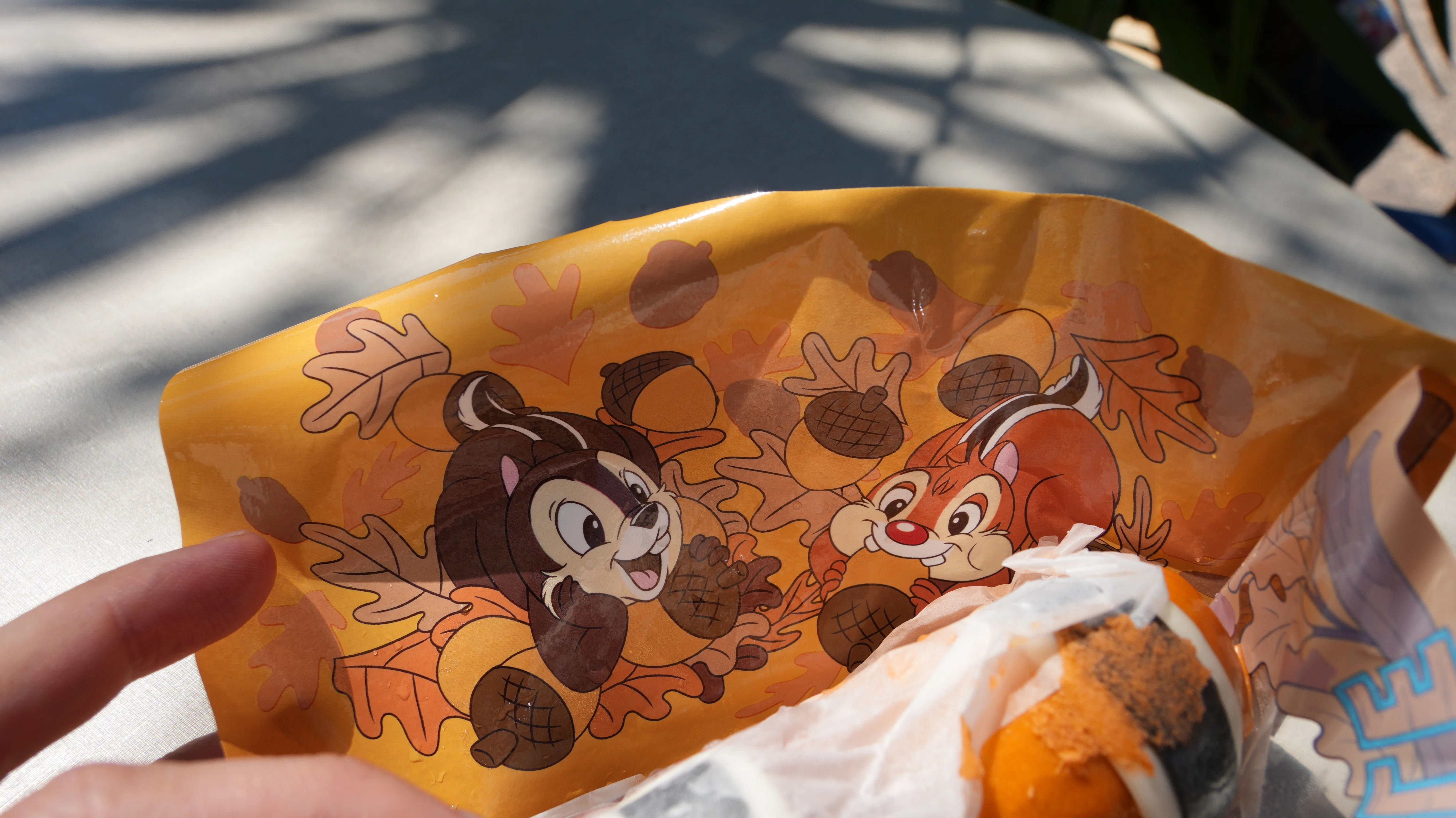 ディズニー食レポ】トニカクカワイイ！チップとデールまん(トマト