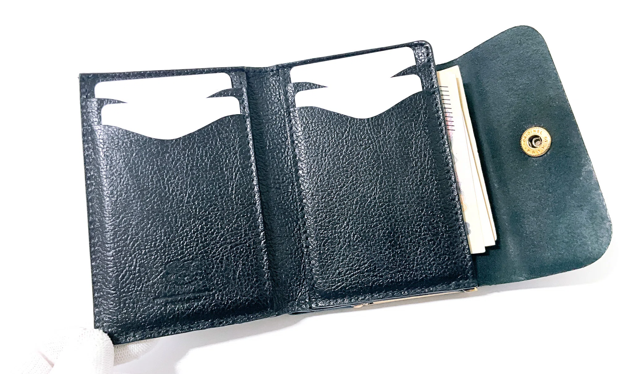 イルビゾンテ】欠点を許容できればコンパクトで使いやすい「がま口財布