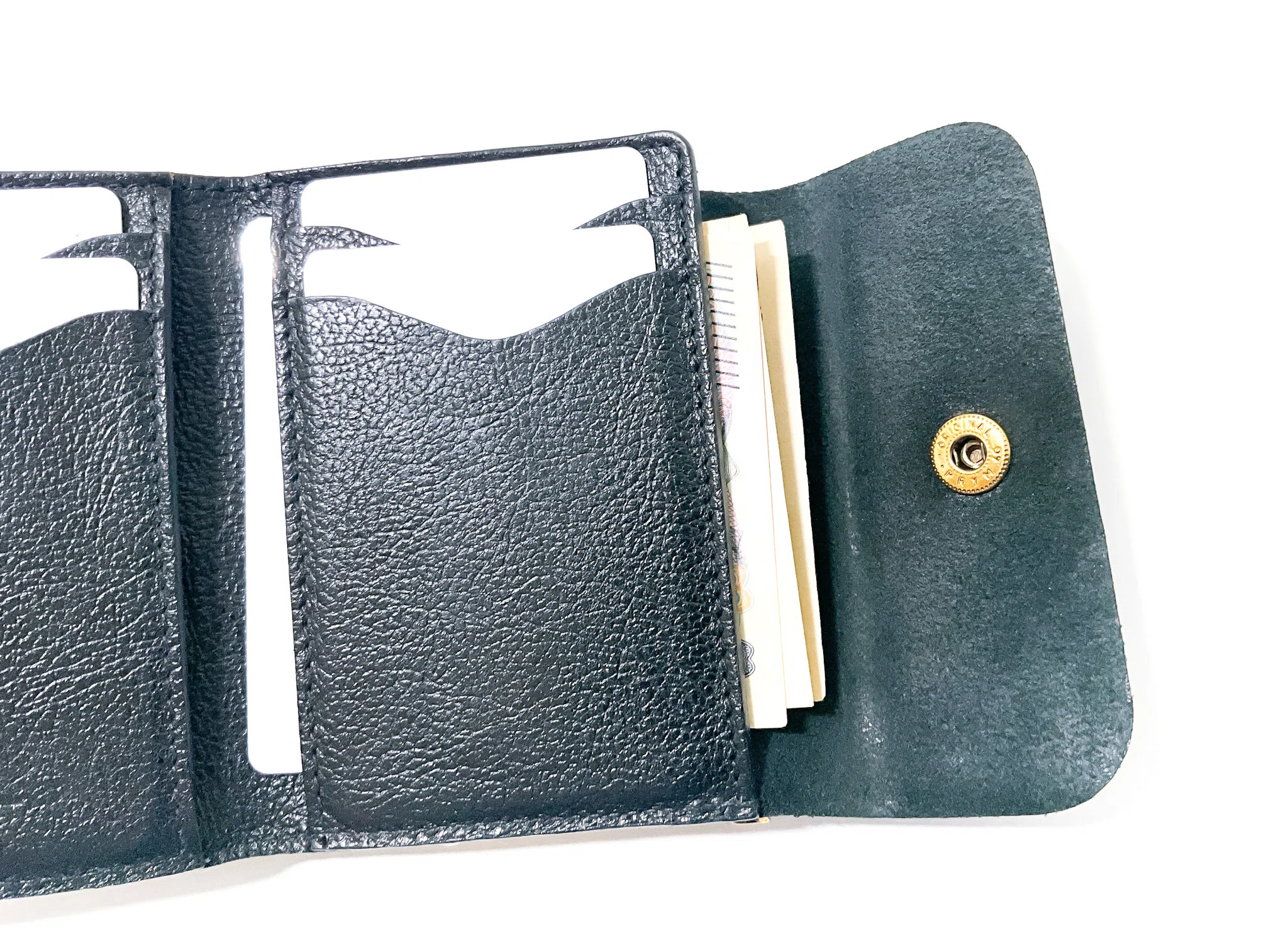 イルビゾンテ】欠点を許容できればコンパクトで使いやすい「がま口財布