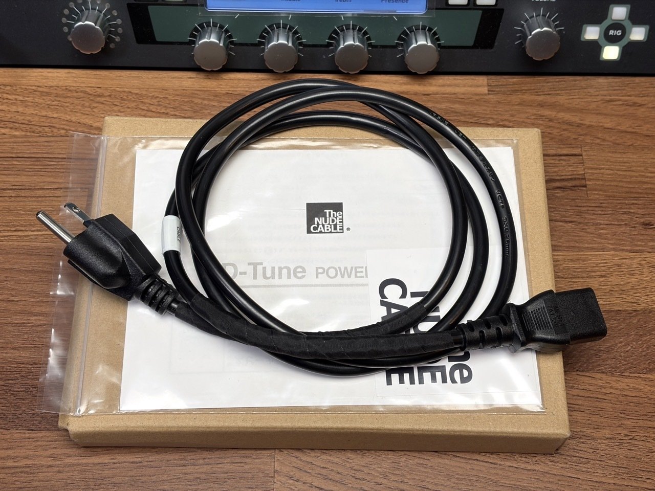 NUDE-CABLE D-Tune PRO 電源ケーブル The NUDE CABLE D-TUNE スタンダードをレビュー。5000円の電源ケーブル