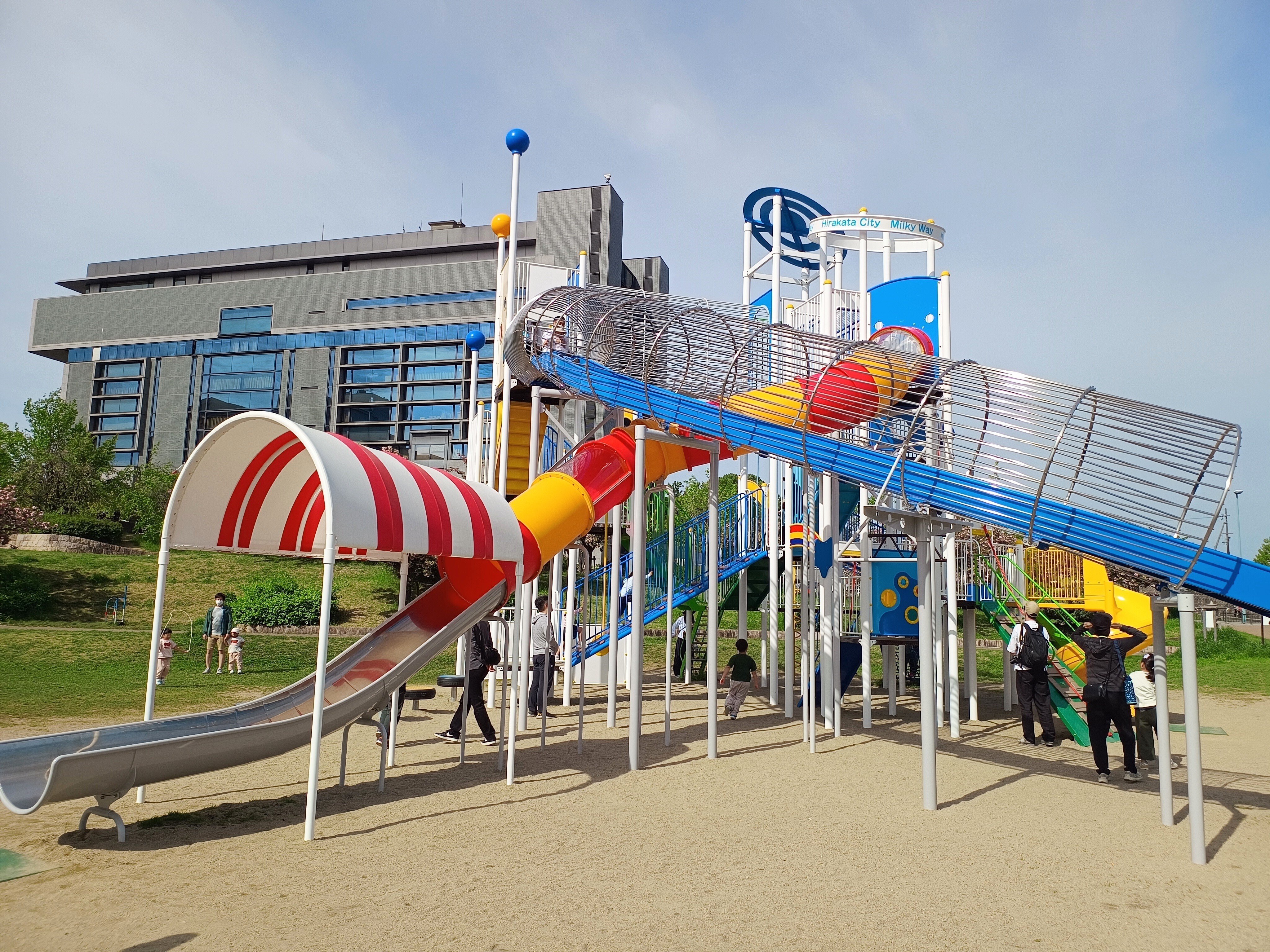 子供　立ち始め遊具 2026年4月大型遊具リニューアル！【大阪府・枚方市】『車塚公園』を