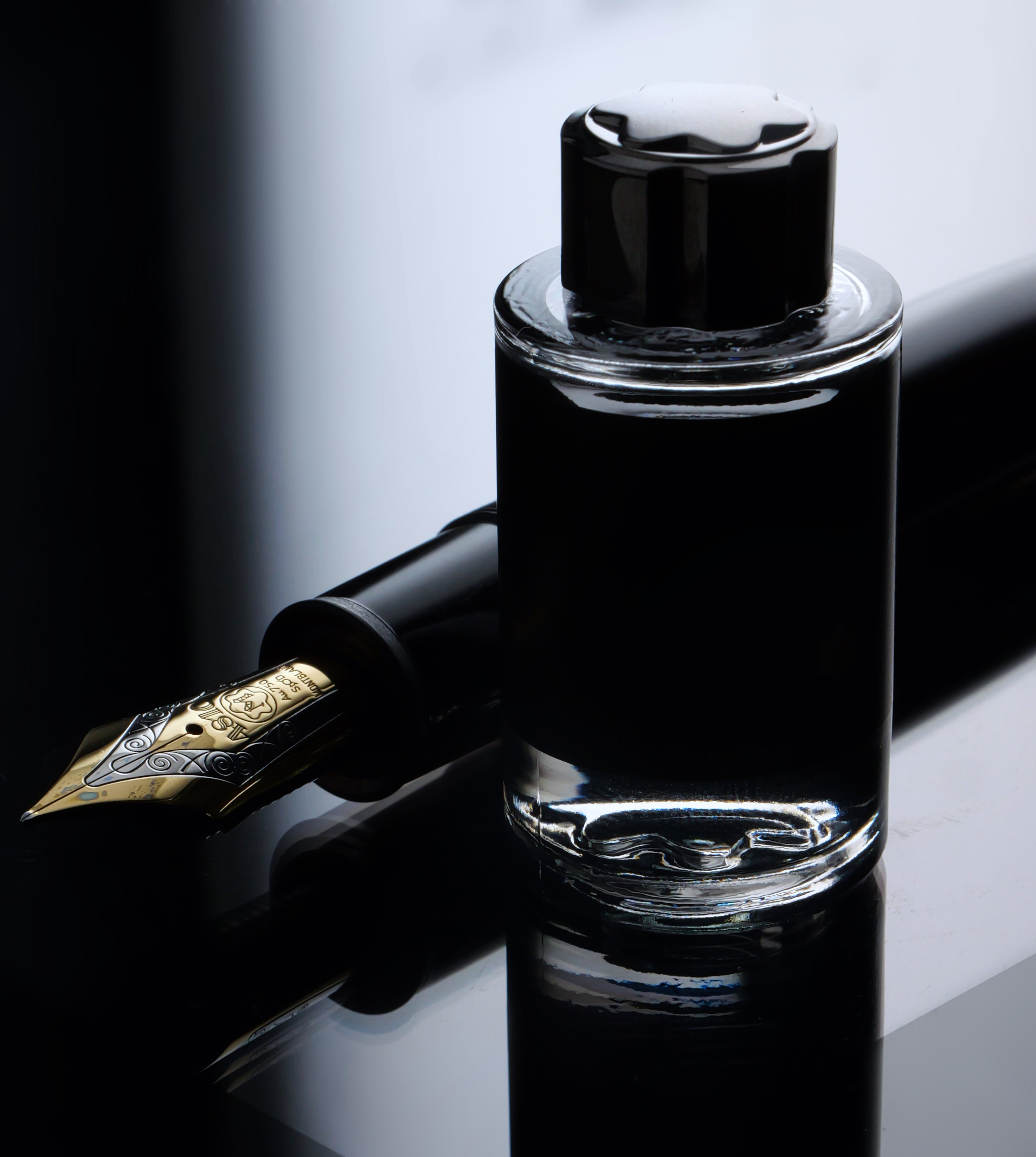 Mont Blanc☆断捨離出品中 大人のダンディーな香り - Montblanc Explorer｜Hideo Takehara