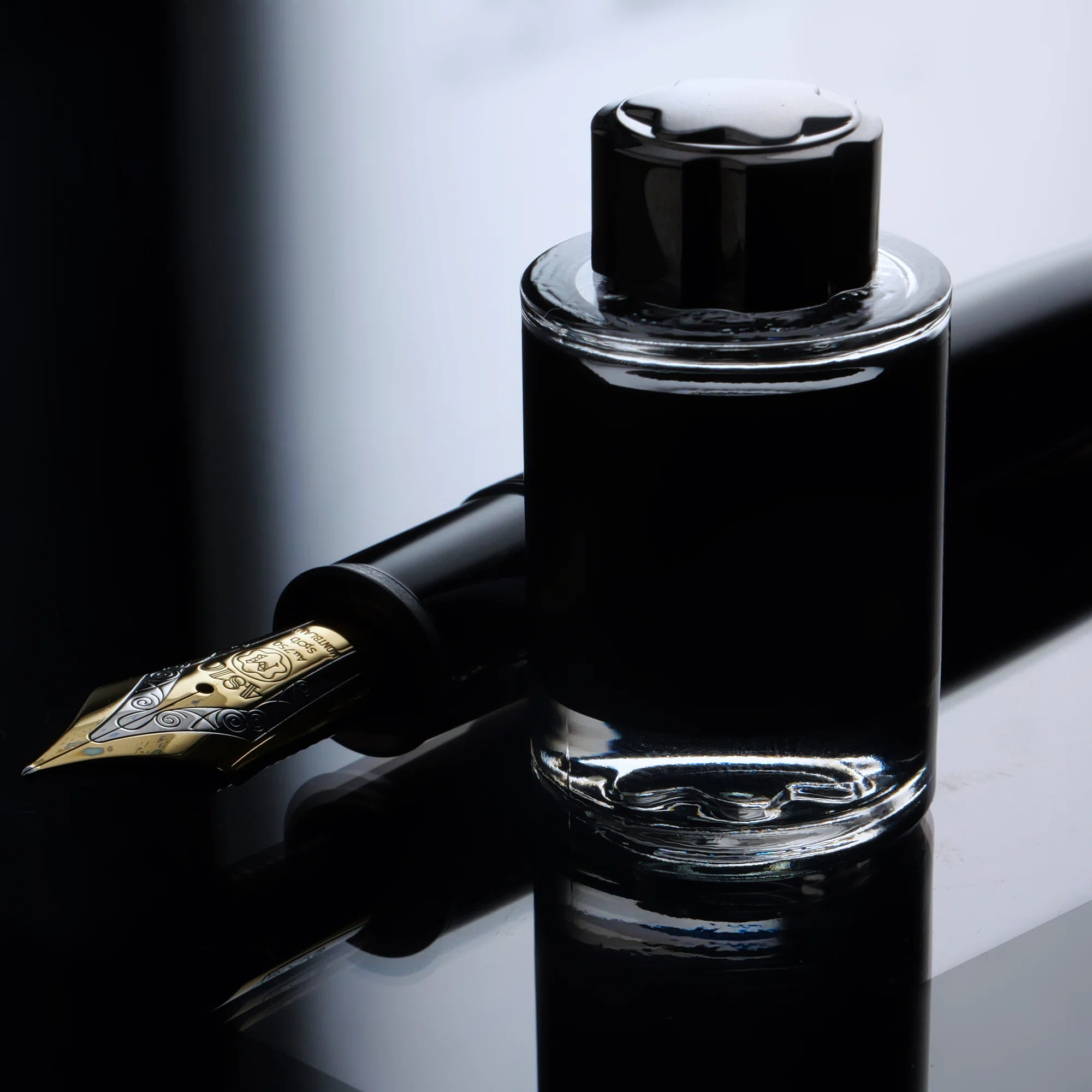 大人のダンディーな香り - Montblanc Explorer｜Hideo Takehara
