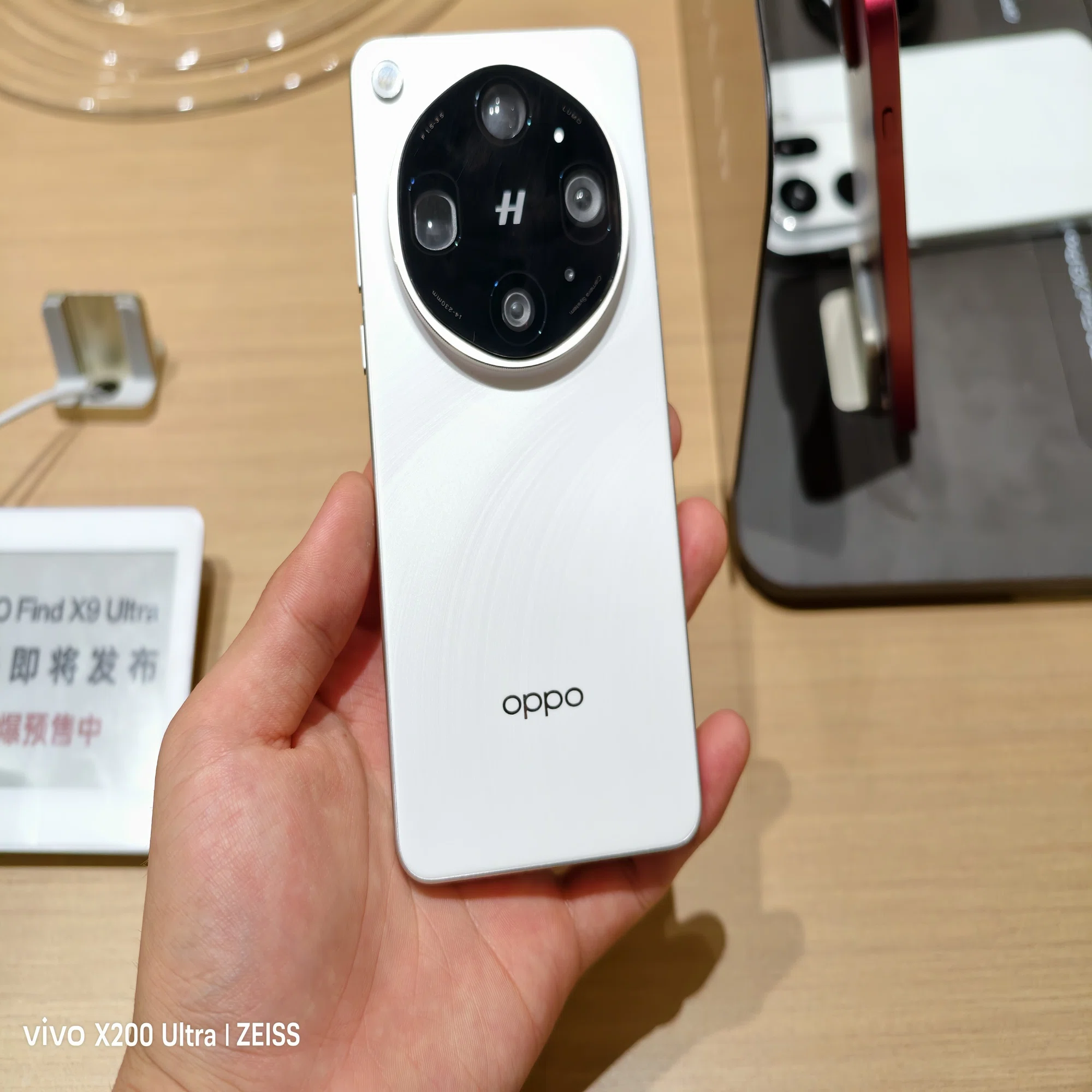 発表される前のOPPO Find X9 Ultraの実機を見てきた。次に日本で覇権を 