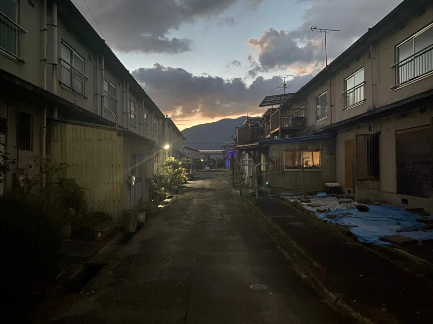 サイバーパンクな公営住宅】奈良県御所市にある奈良県営住宅秋津団地