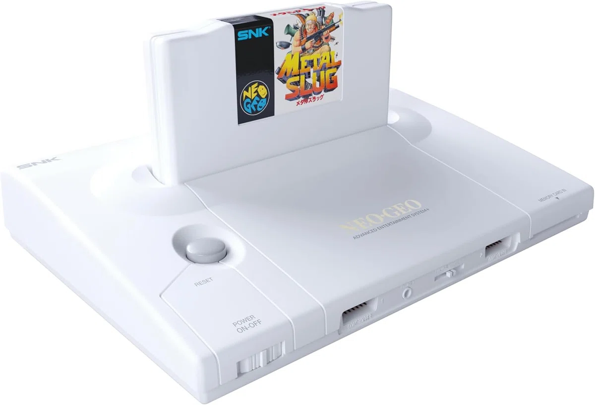 SNK〉 NEOGEO AES+ — エミュレーションなし、ASIC採用で蘇る本物の