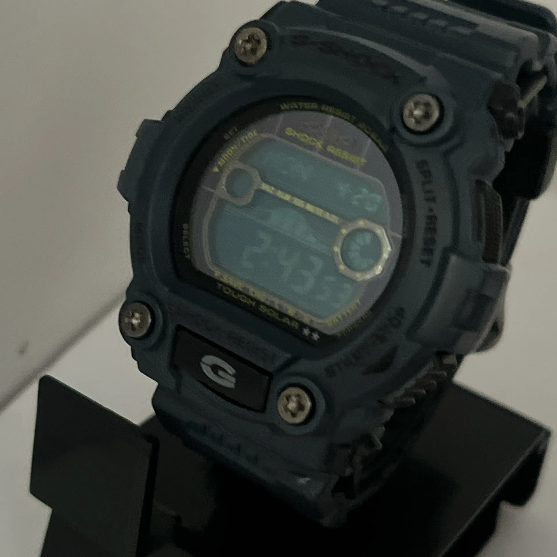 道具としてのG-SHOCK】無骨さと機能美の融合「GR-7900NV」レビュー