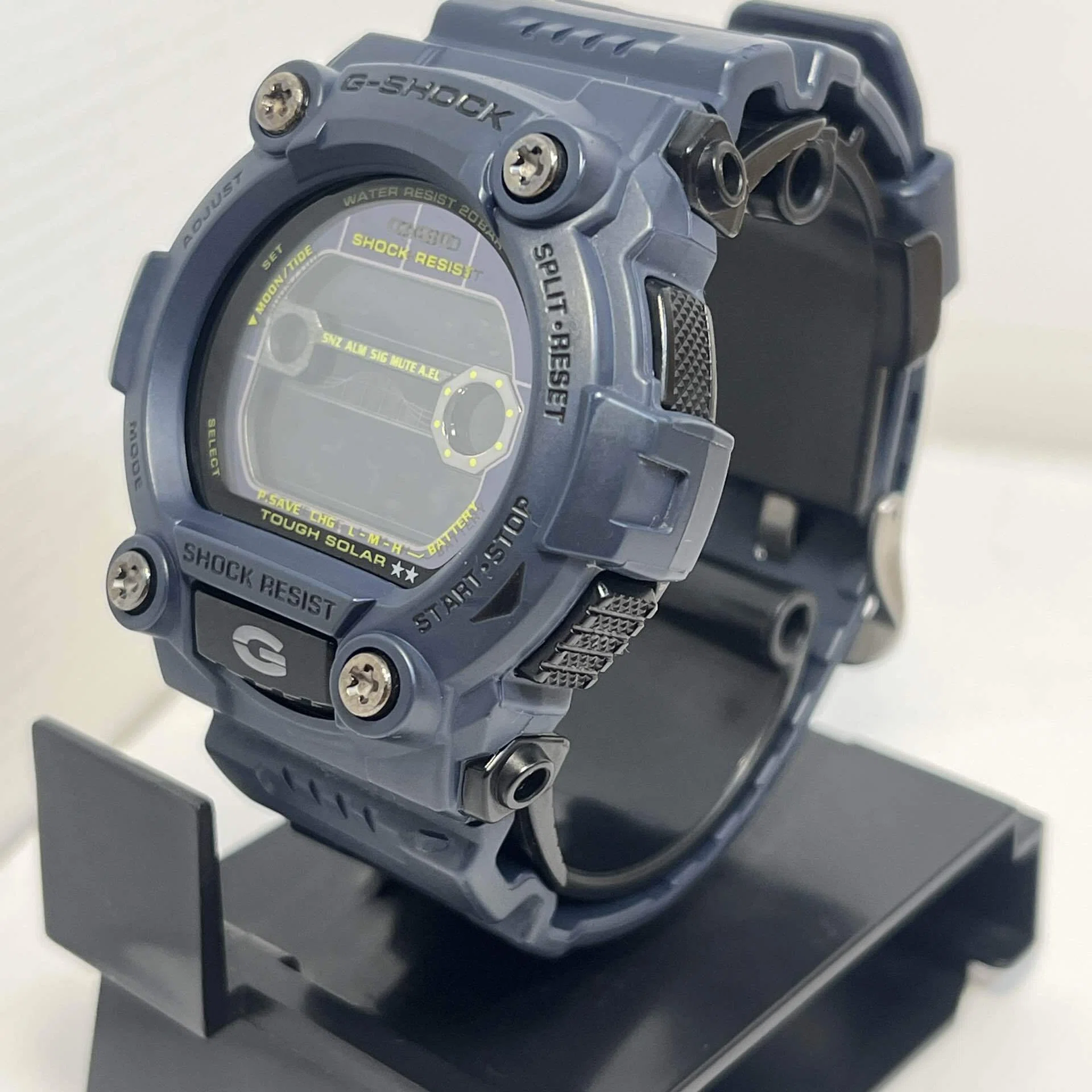 道具としてのG-SHOCK】無骨さと機能美の融合「GR-7900NV」レビュー