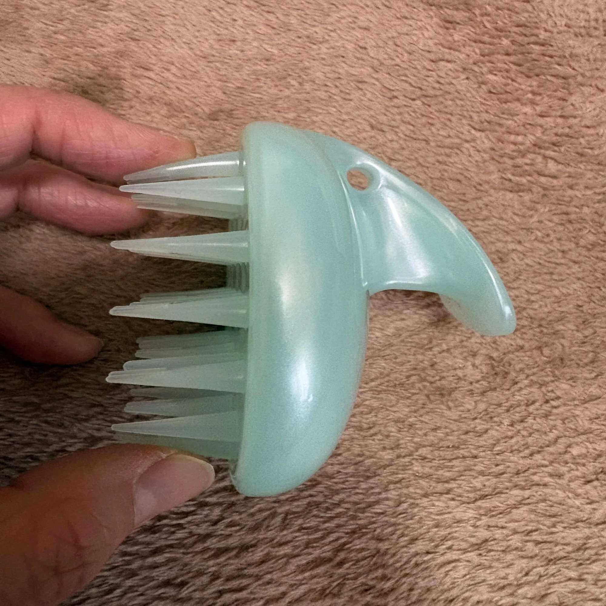 男性も女性も気軽に頭皮、頭髪ケアしていきましょう！頭皮ブラシと育毛 