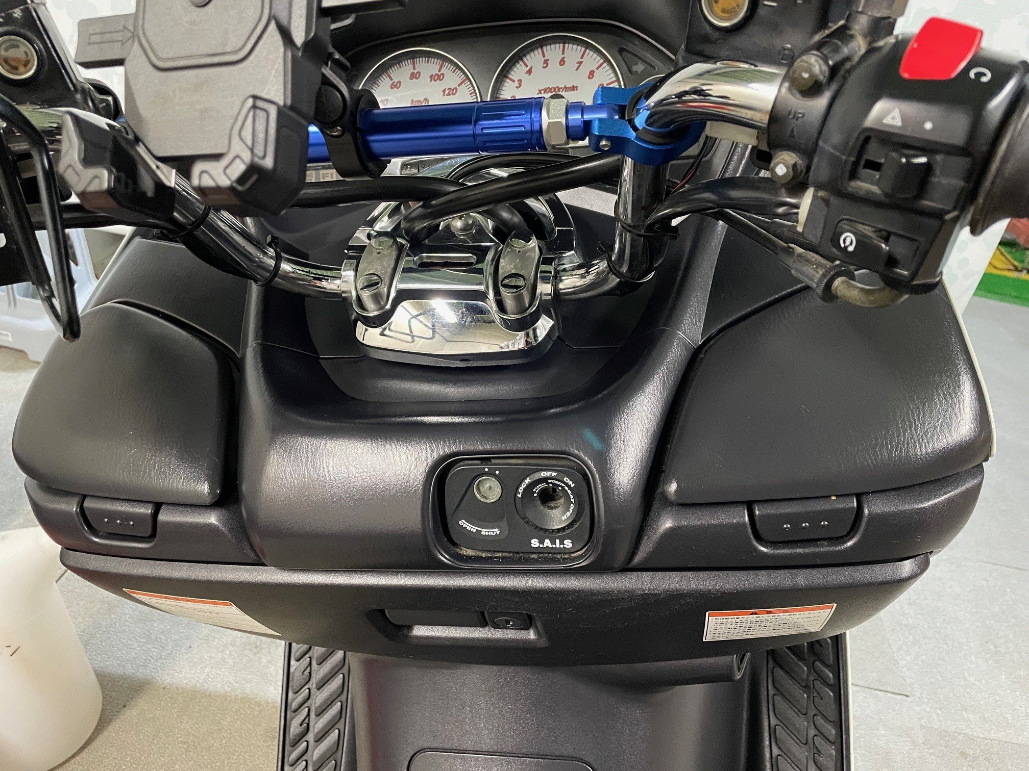☆スカイウェーブ250.CJ43A型☆プラグ・エレメント・ブレーキフルードなど交換して快調ですよ^_^☆ビッグスクーター☆ バイク編】バイクを楽しむ人生 その1【1台目SUZUKI スカイウェーブ250
