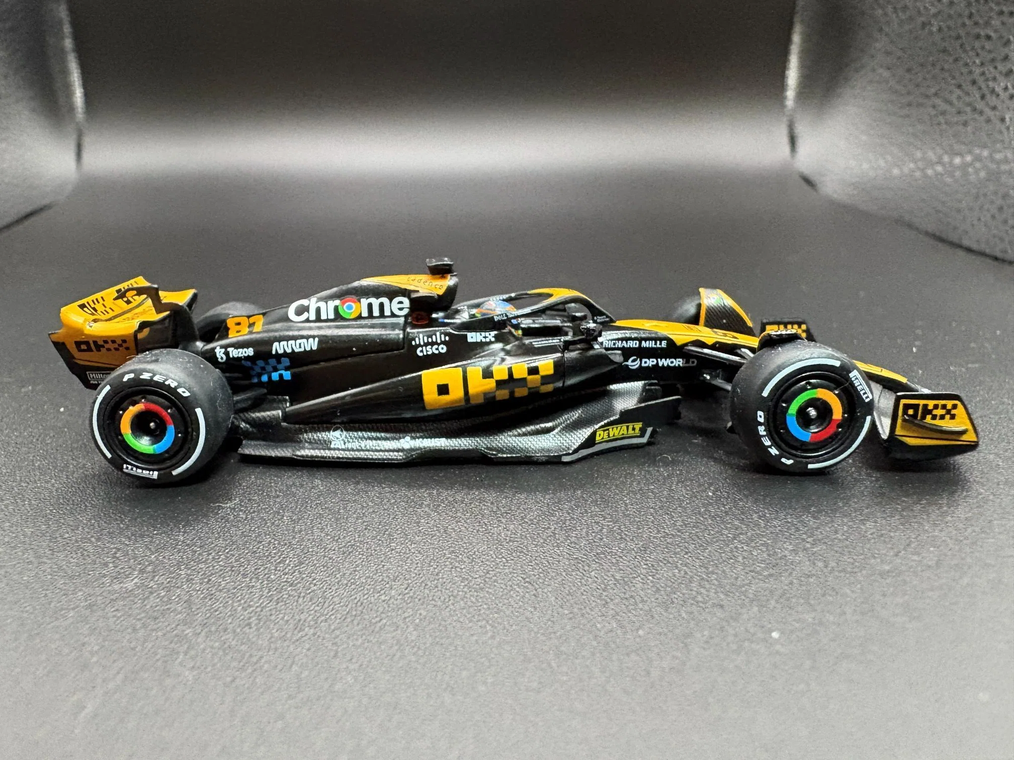 MINI-GT 1/64 マクラーレン F1 MCL60 2023 3位入賞車 #81 日本