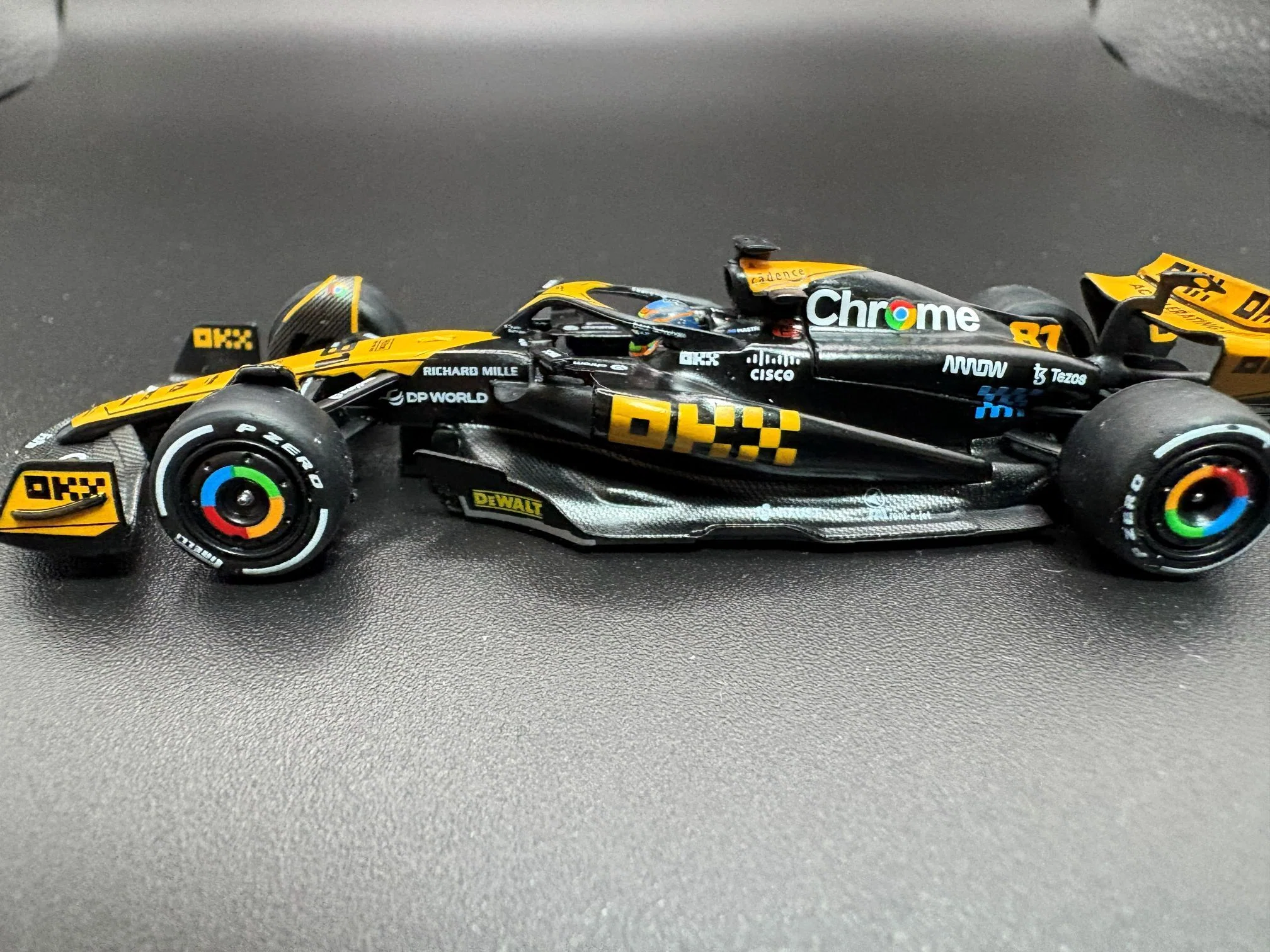 MINI-GT 1/64 マクラーレン F1 MCL60 2023 3位入賞車 #81 日本
