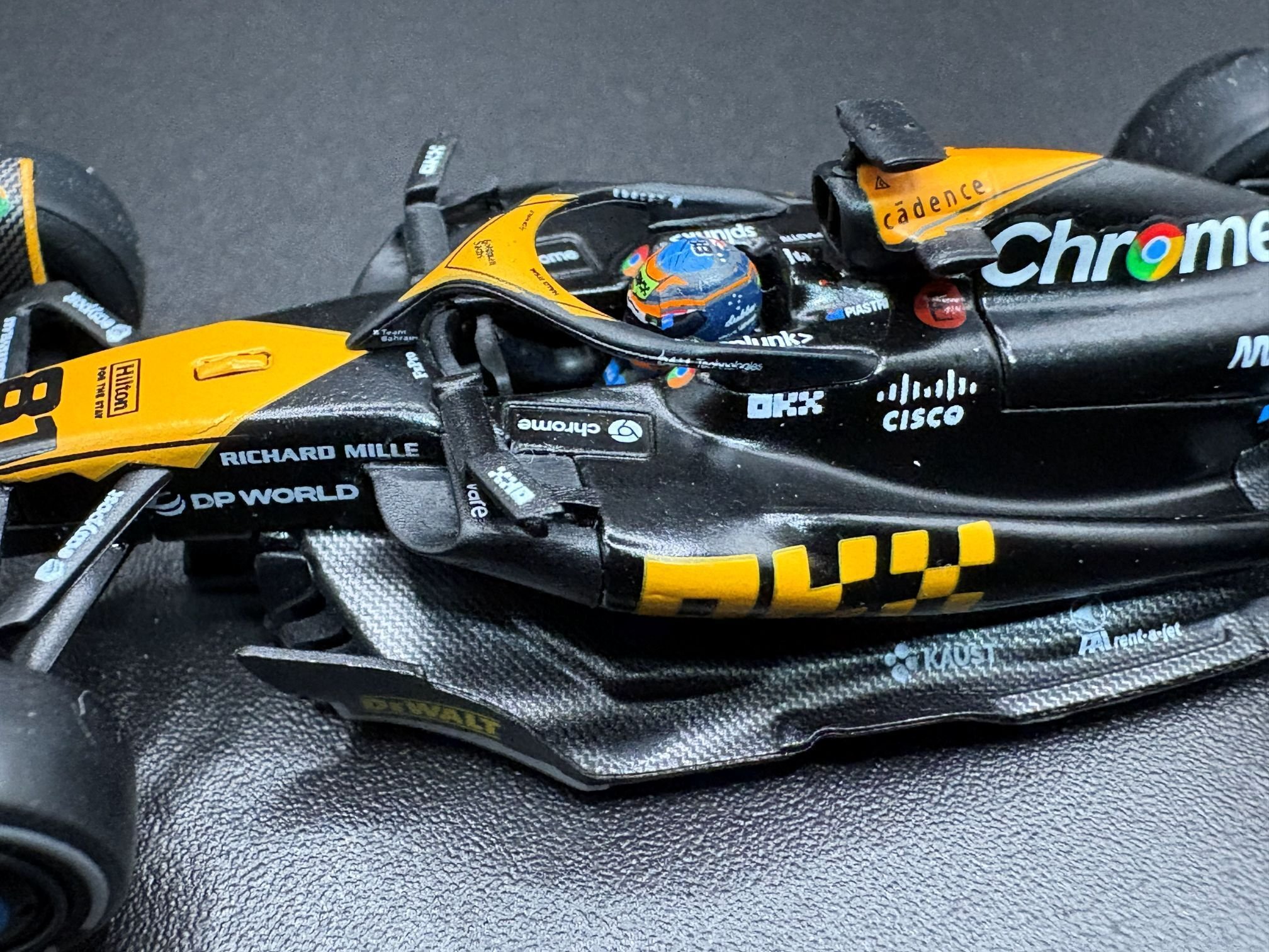 MINI-GT 1/64 マクラーレン F1 MCL60 2023 3位入賞車 #81 日本
