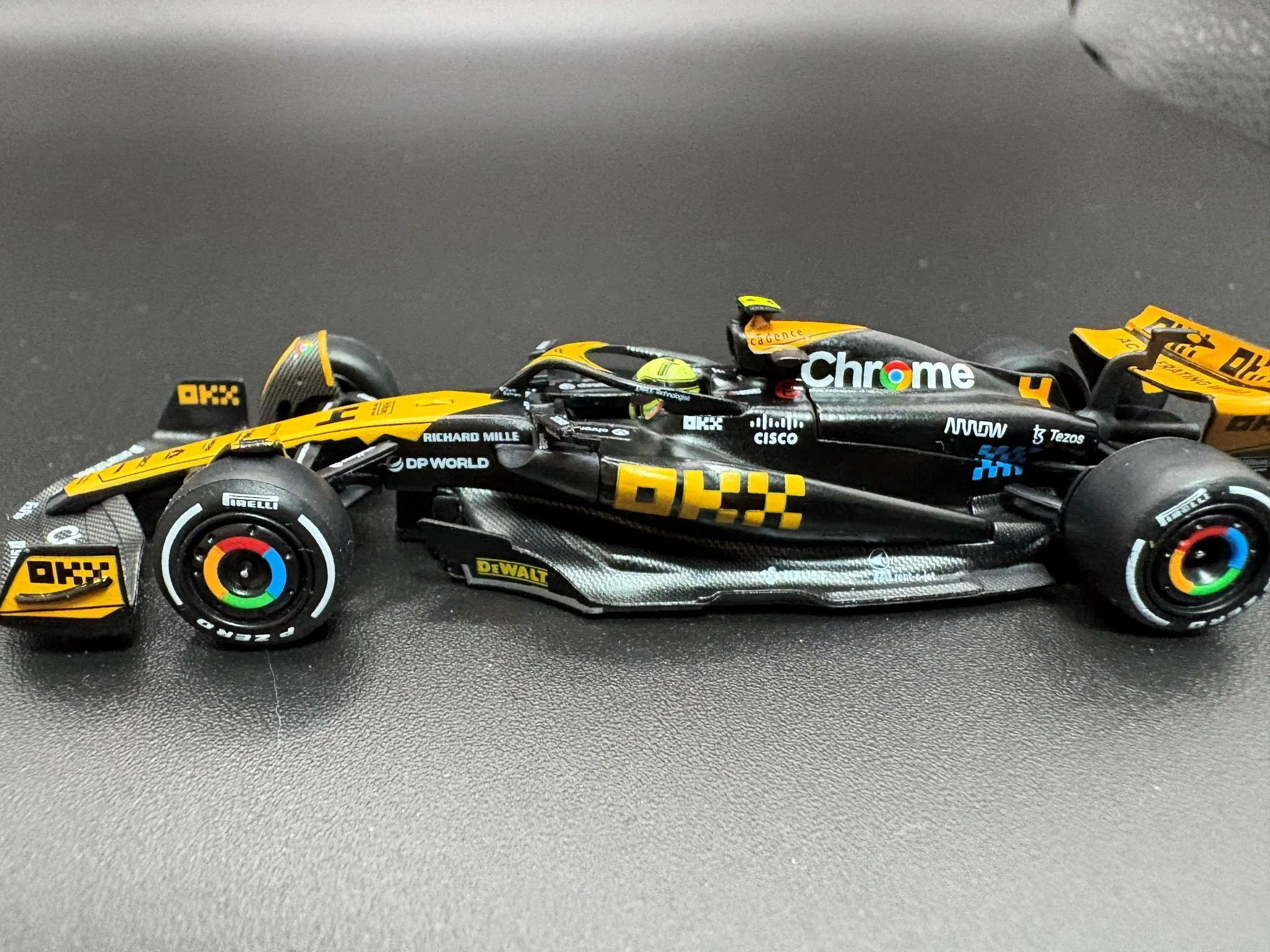 MINI-GT 1/64 マクラーレン F1 MCL60 2023 2位入賞車 #4 日本