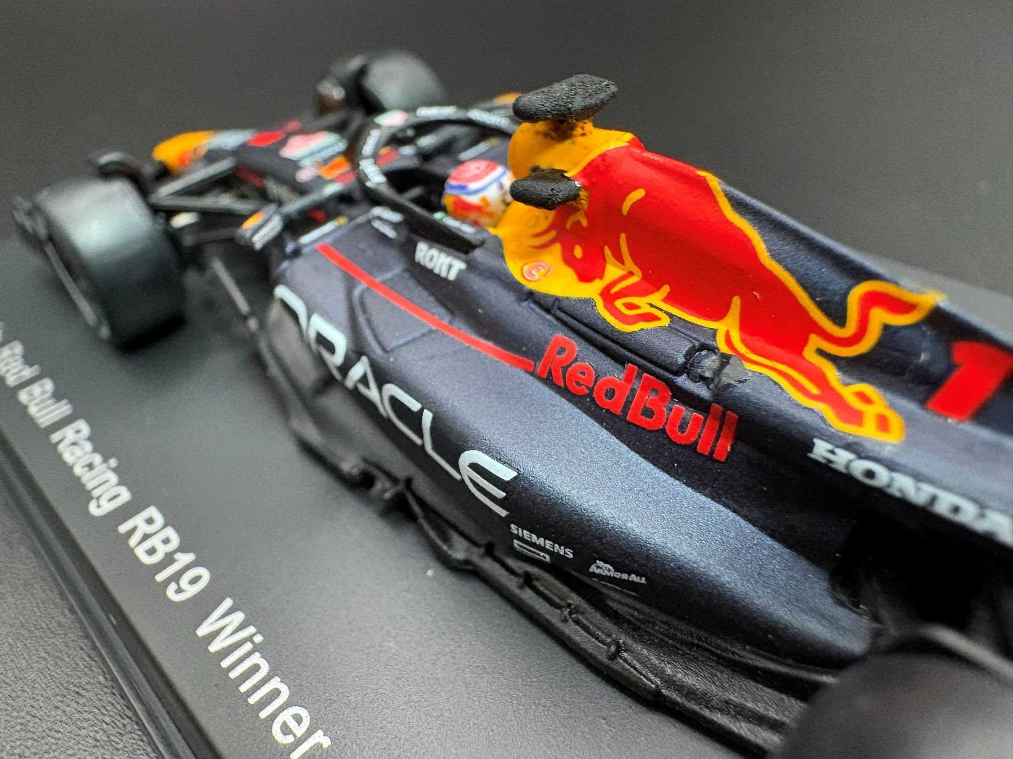 スパーク 1/64 オラクル レッドブル・レーシング 2023 RB19 #1