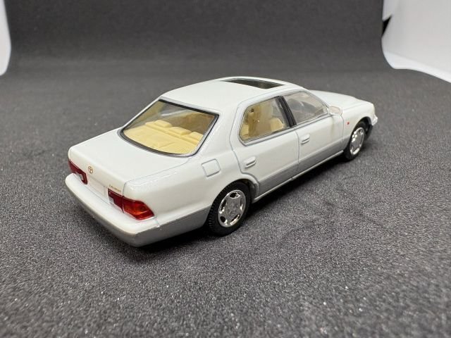 トミカリミテッドヴィンテージNEO LV-N356a トヨタ セルシオ C仕様 F