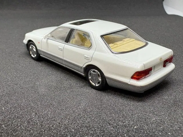 トミカリミテッドヴィンテージNEO LV-N356a トヨタ セルシオ C仕様 F