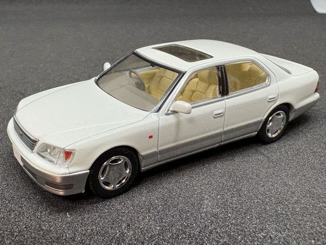 トミカリミテッドヴィンテージNEO LV-N356a トヨタ セルシオ C仕様 F