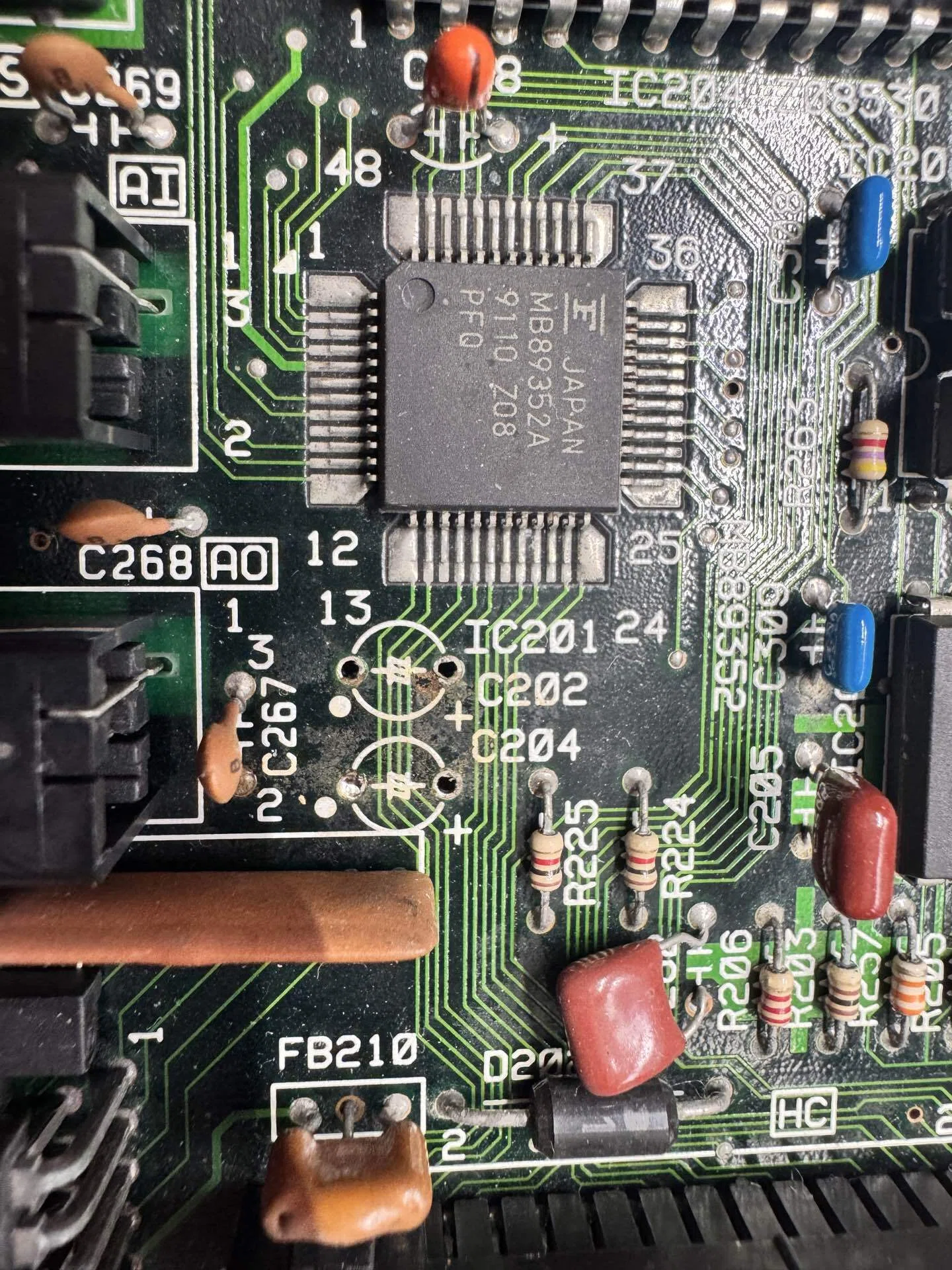 X68000 XVI 修理記録④ - 基板3枚のコンデンサ交換｜017