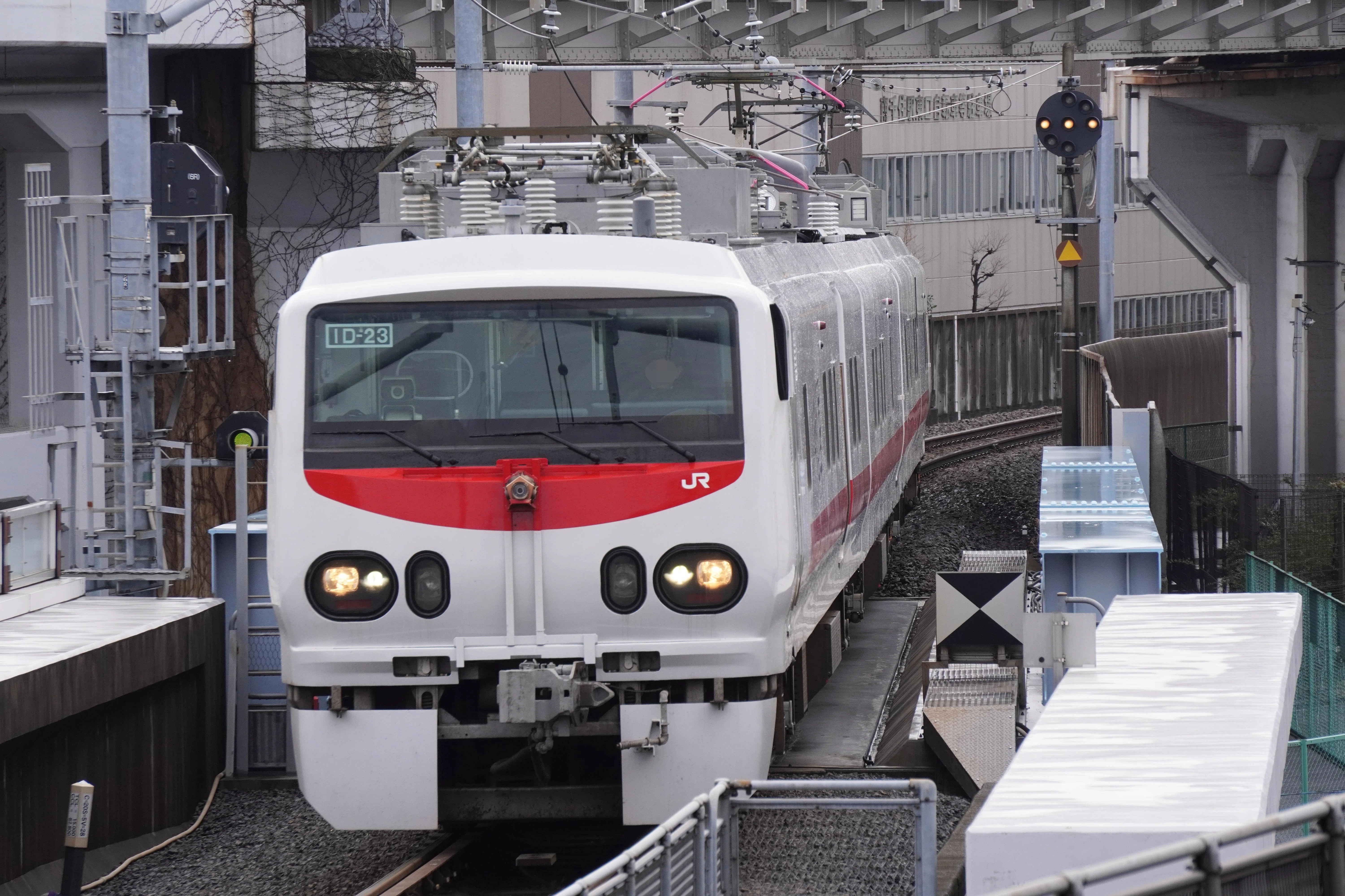 1本しかない電車とたくさん来る山手線《4/21》｜ヂーゼル機関車《masashi》
