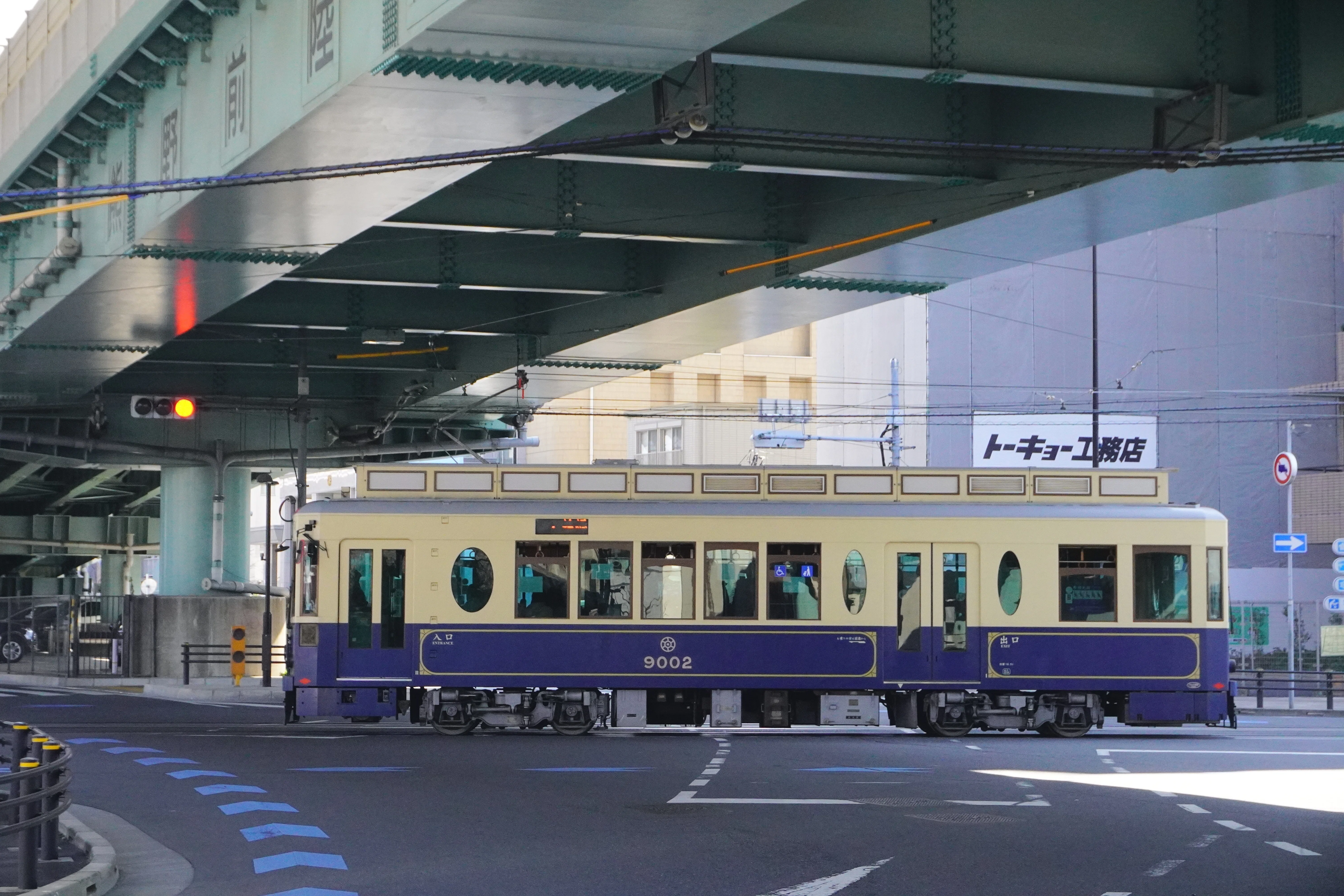 1本しかない電車とたくさん来る山手線《4/21》｜ヂーゼル機関車《masashi》