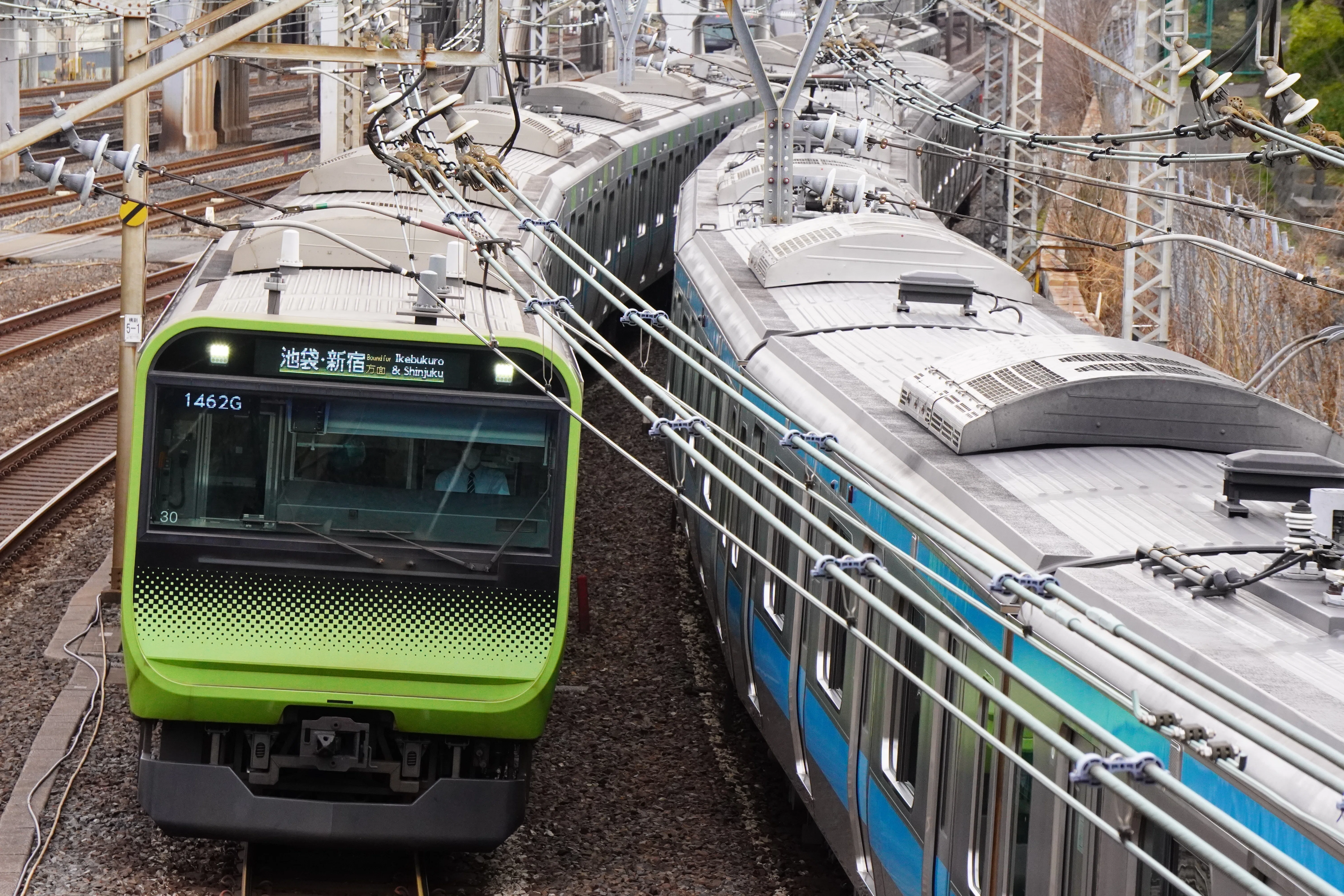 1本しかない電車とたくさん来る山手線《4/21》｜ヂーゼル機関車《masashi》