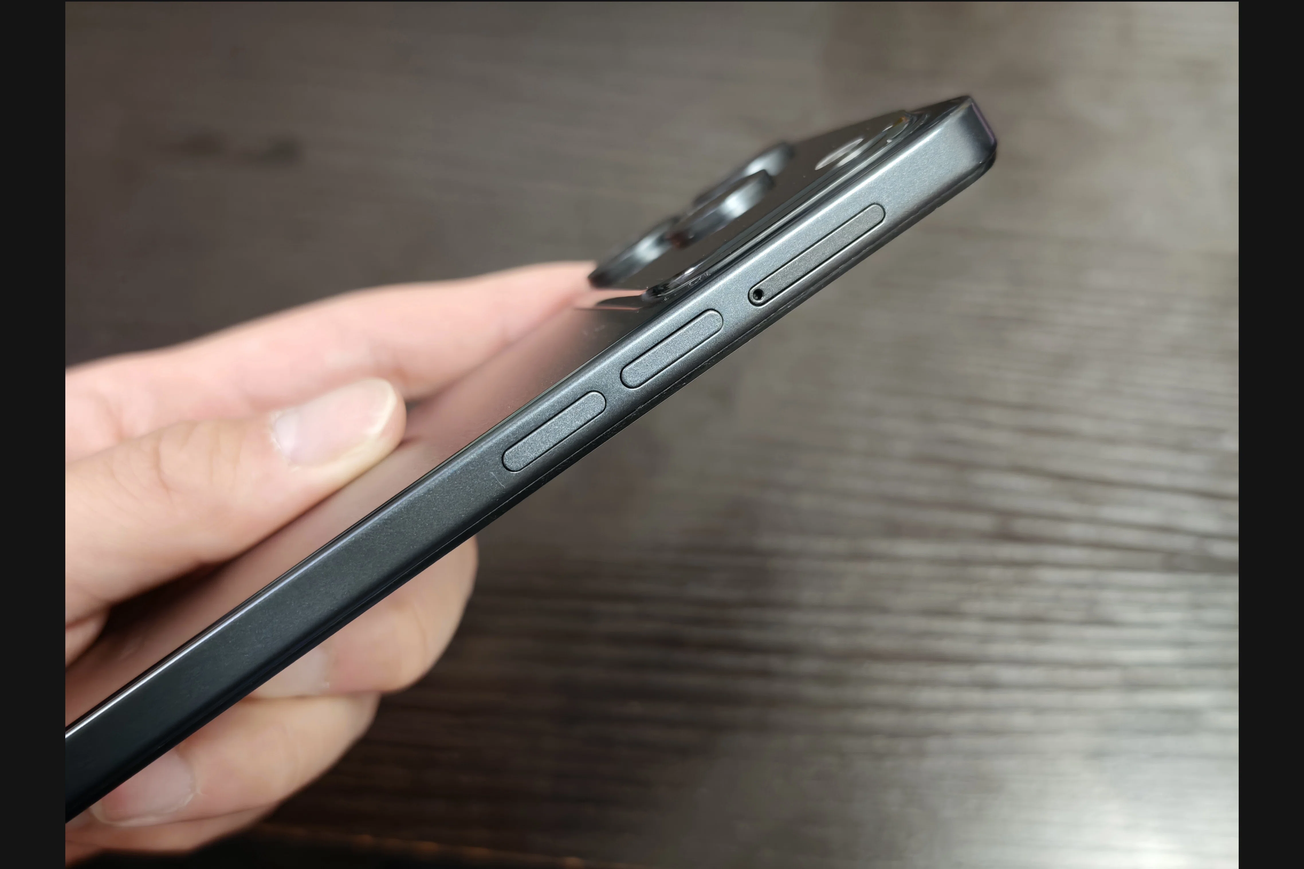 Blackview Wave7C レビュー】まるでりんごなデザイン。性能は褒められ