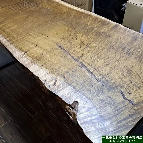 367,貴重な国産材。キハダという一枚板について。｜一枚板と木の家具の