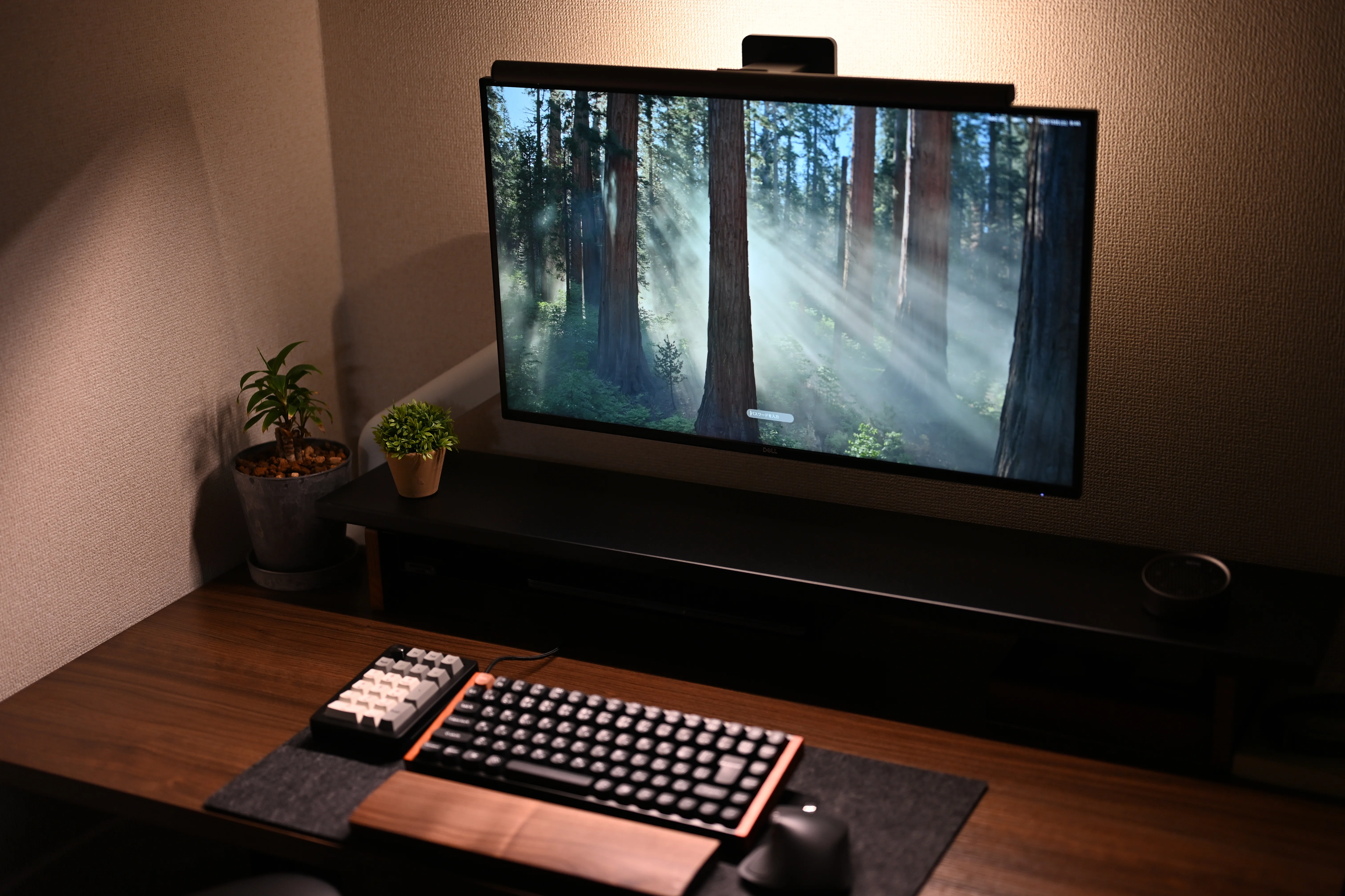 デスクの余白と集中力を生み出す。BenQの最上位モニターライト