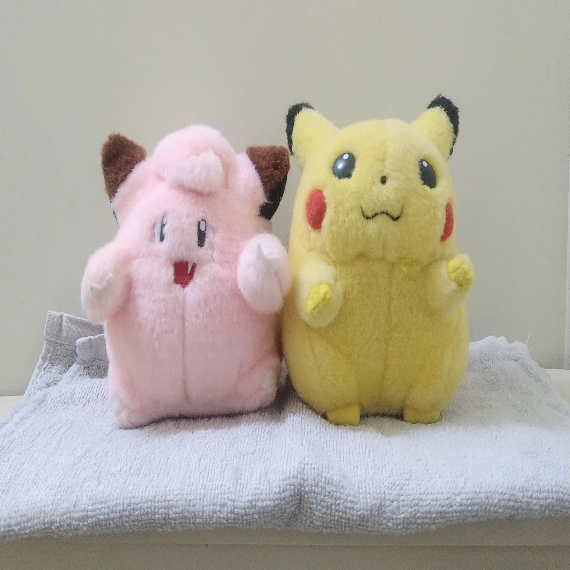 今のスタイリッシュな姿と全然違う？30年前のピカチュウ＆ピッピ 