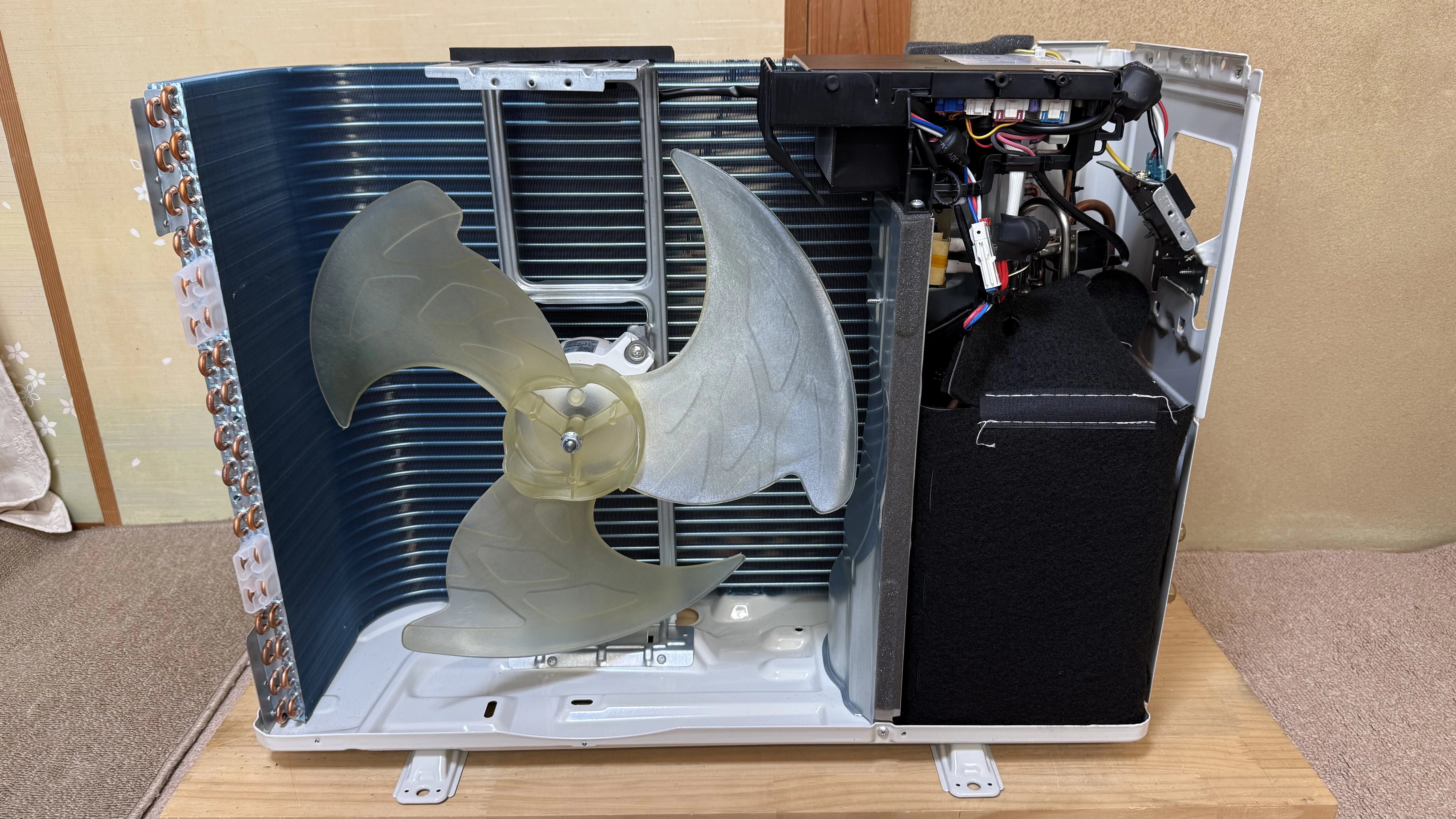 ニトリのエコで楽エアコン NL-22G 室外機の分解調査 6畳用/100V/2025