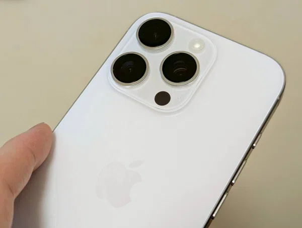 最終値下げiPhone 16 Pro ホワイト 本体 iPhone 16 Pro 128GB - ホワイトチタニウム（SIMフリー）[整備済製品