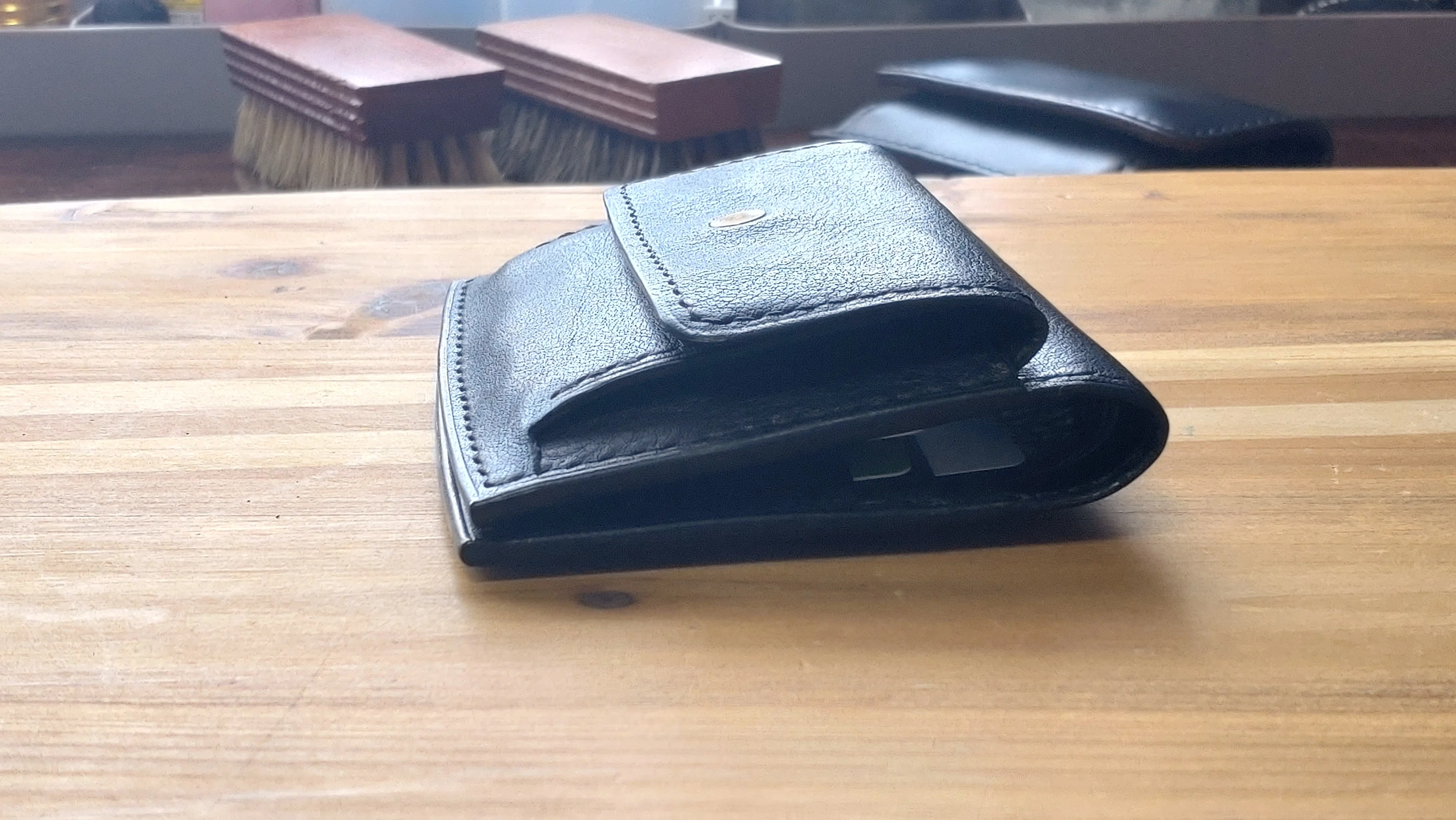 コンパクト財布 本革 黒 ブラック メンズ レディース 牛革 レザー ゲンコウ ゲンコウ（genkoh）コンパクト財布シップスです。イタリアン産牛革の