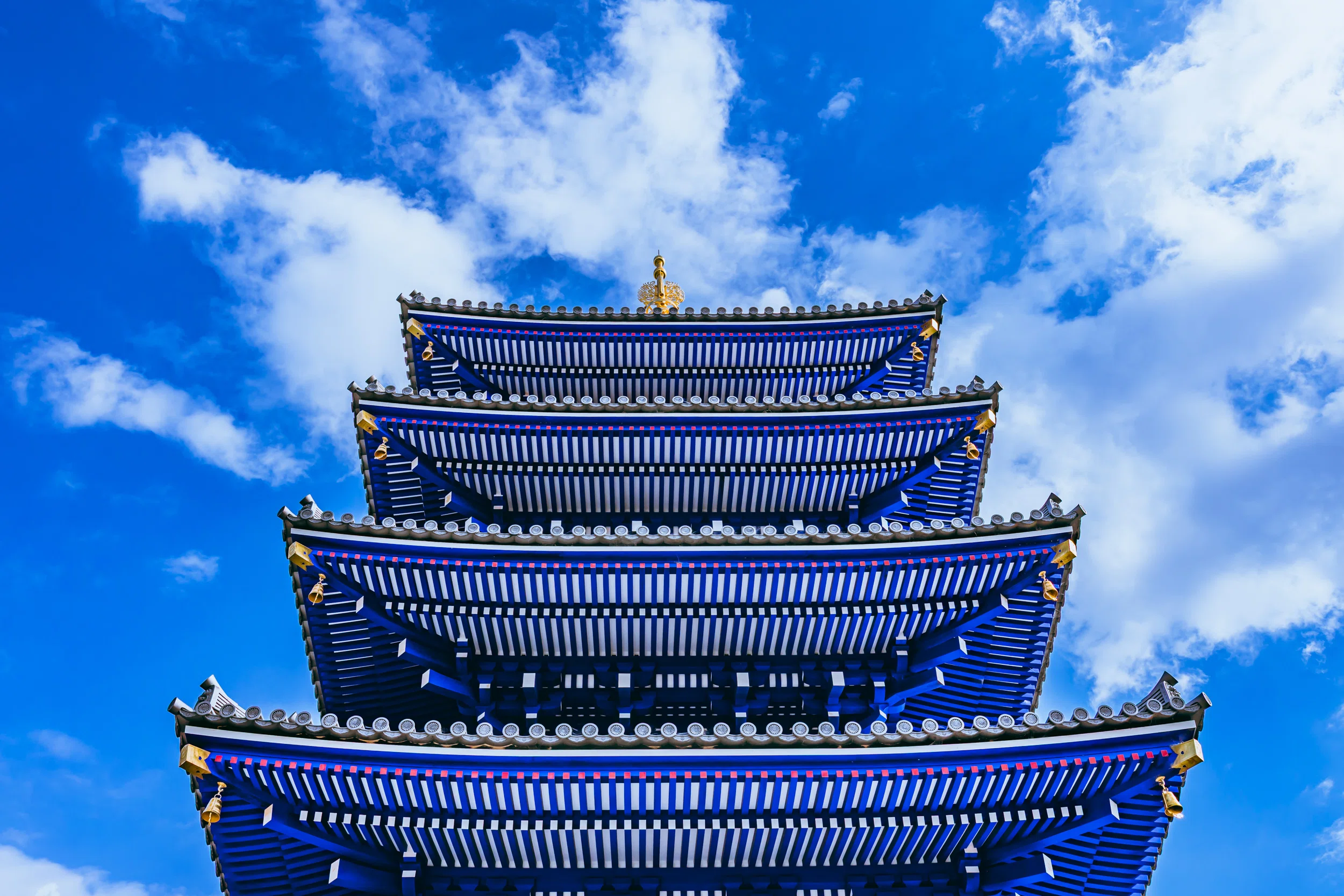 兵庫 中山寺の青い塔｜M.おおつき