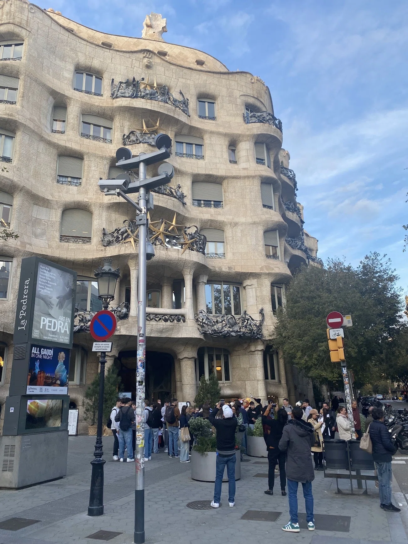 海外旅行にサンダルとスニーカーはどっち持って行くのって問題｜かずき
