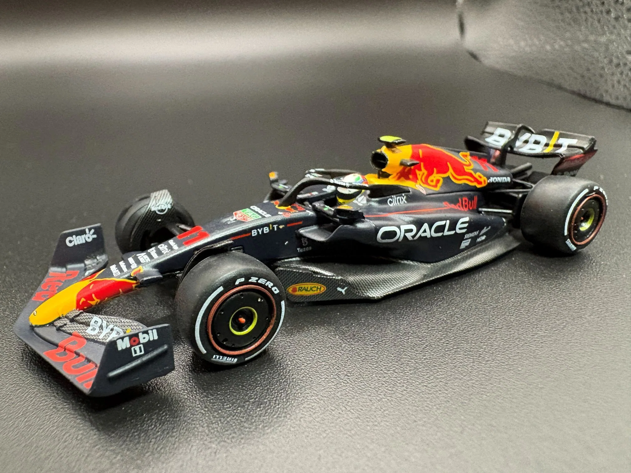 MINI GT 1/64 オラクル レッドブル・レーシング RB18 #11 セルジオ