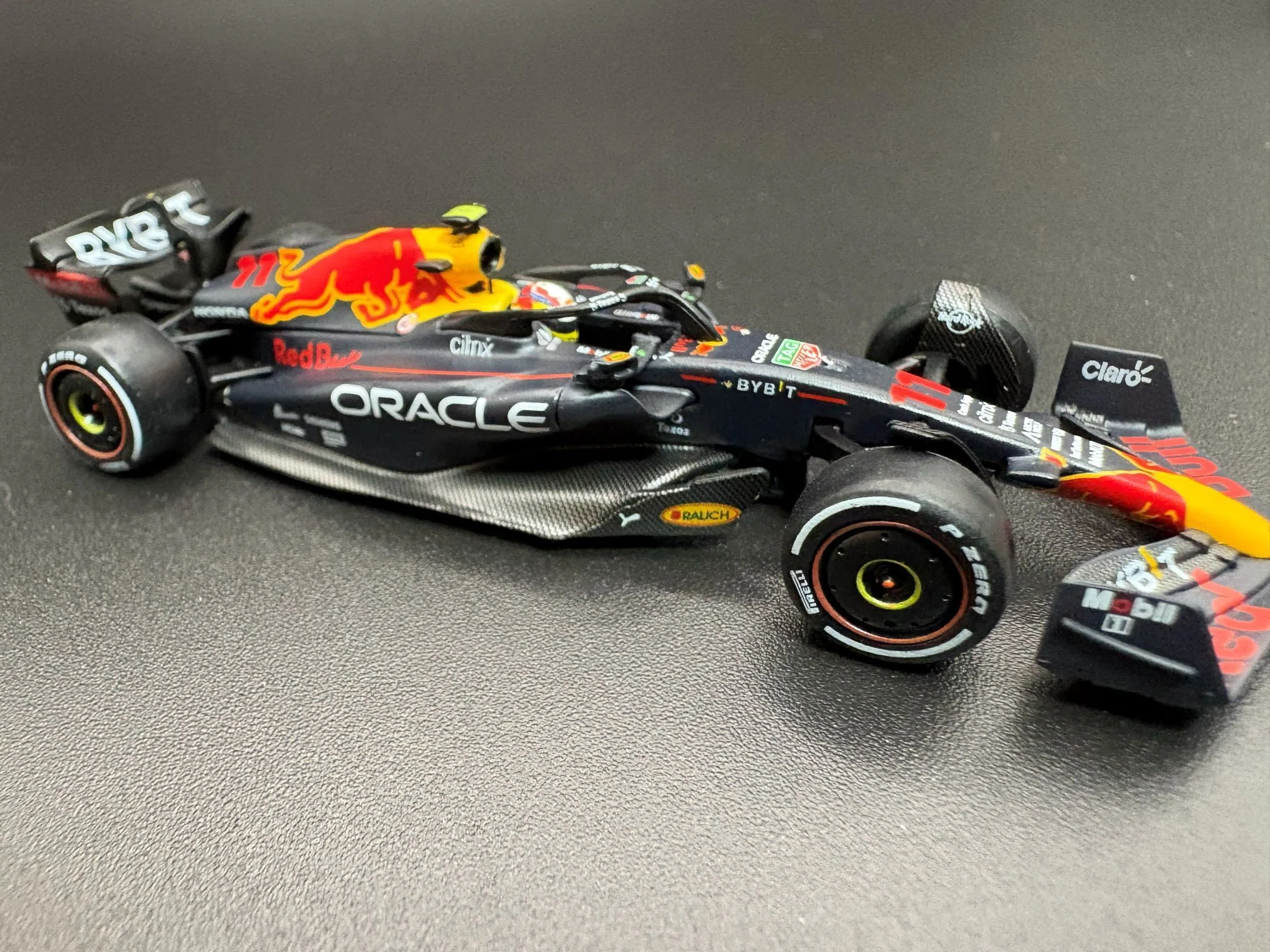 MINI GT 1/64 オラクル レッドブル・レーシング RB18 #11 セルジオ