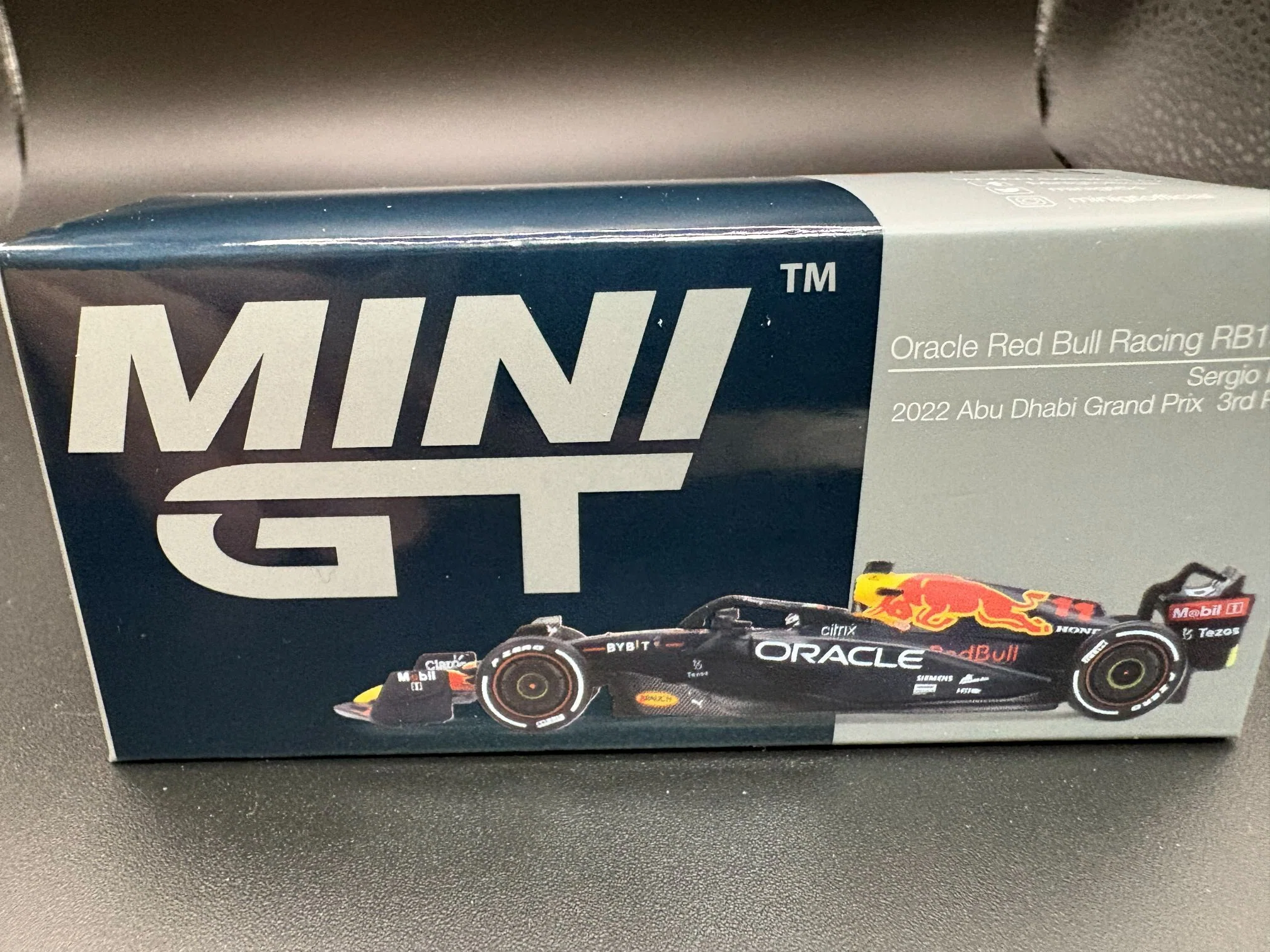 MINI GT 1/64 オラクル レッドブル・レーシング RB18 #11 セルジオ