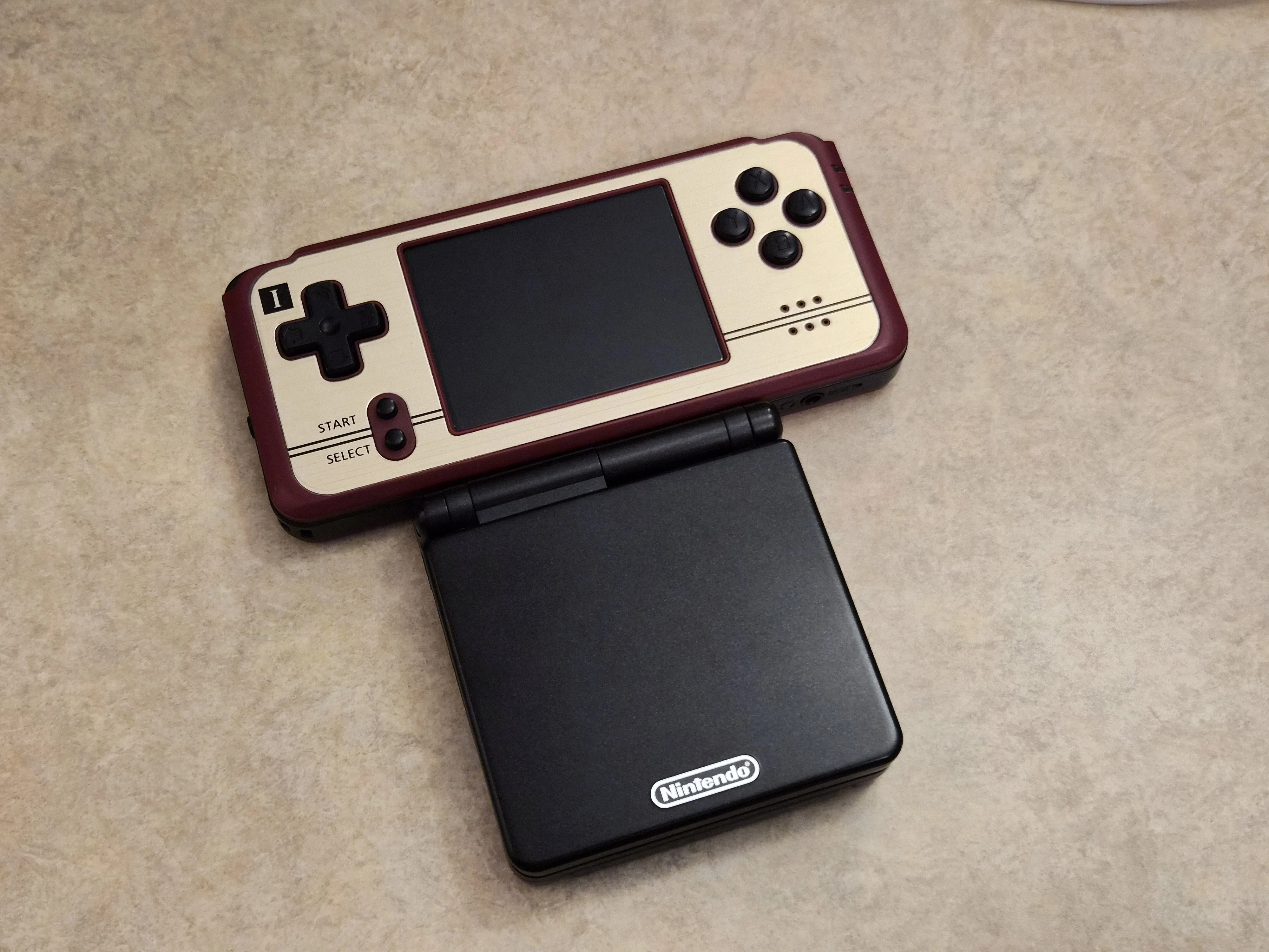 互換機「K101 PLUS」でゲームボーイアドバンスを遊ぶ(画面が明るいは