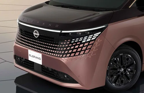 日産新型エルグランドのフロントマスクデザイン