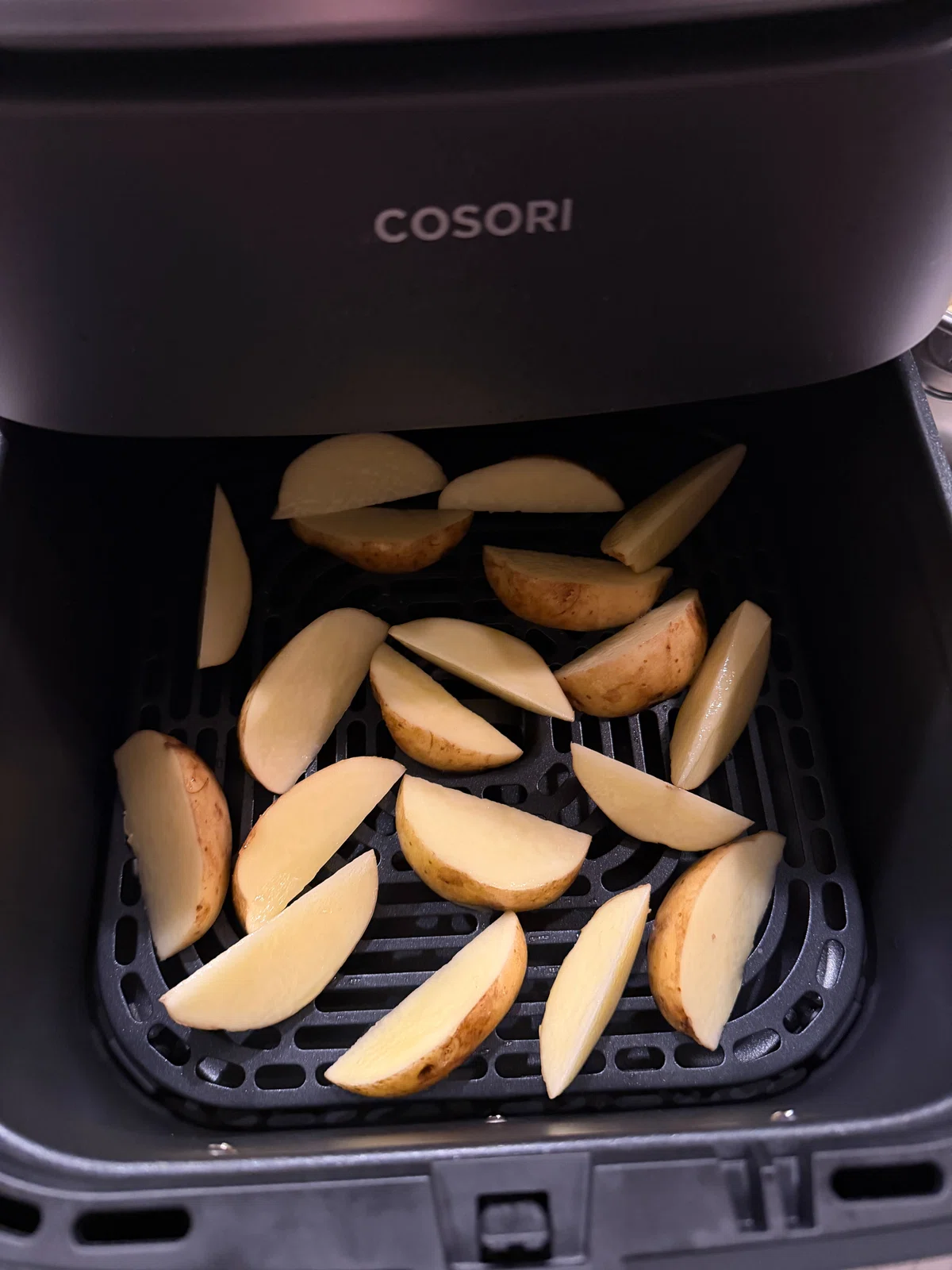 COSORI ノンフライヤー 6Lモデル皮つきフライドポテトを投入