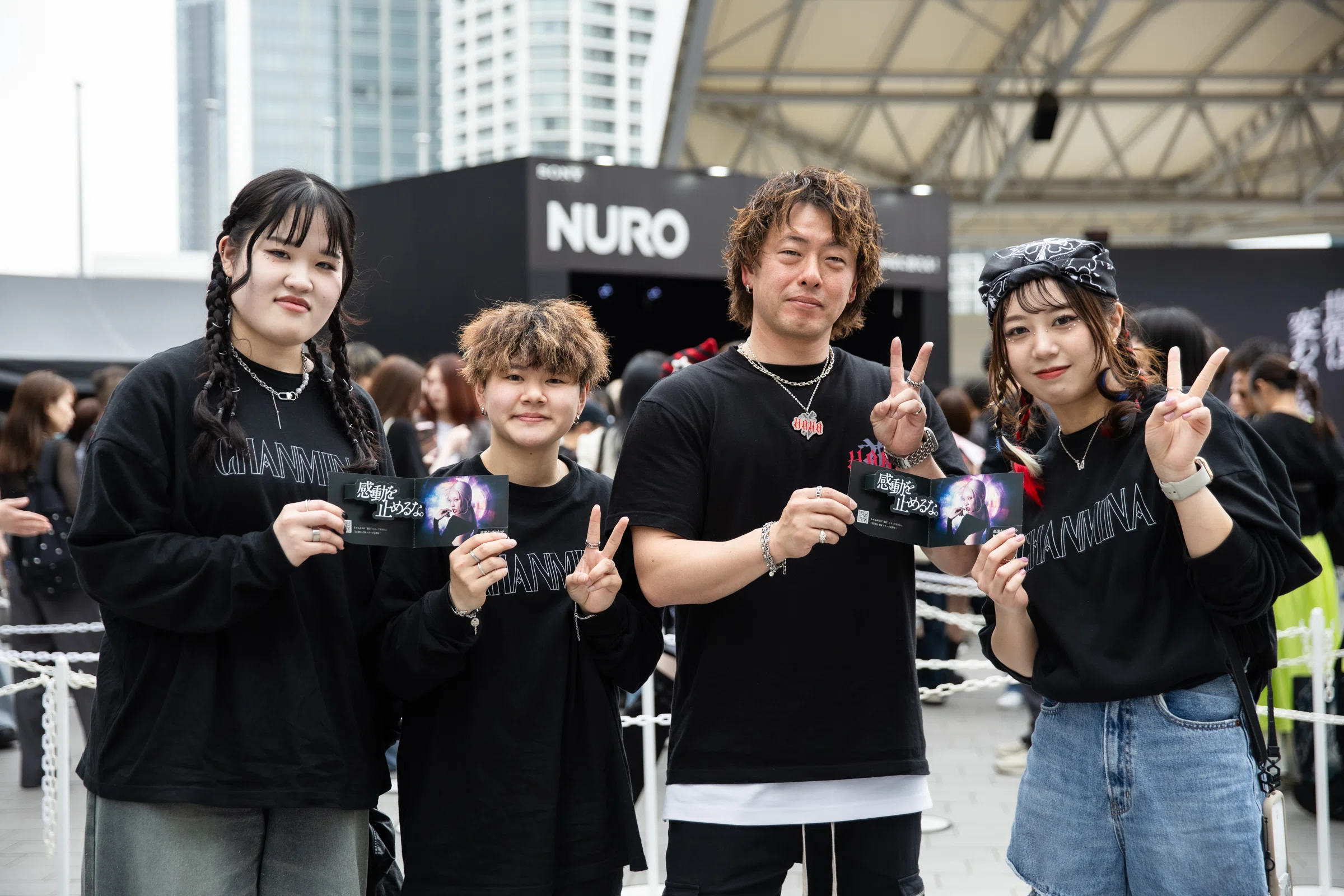 超巨大3Dちゃんみなと感動モモもお出迎え！今年も「NURO」が届けた